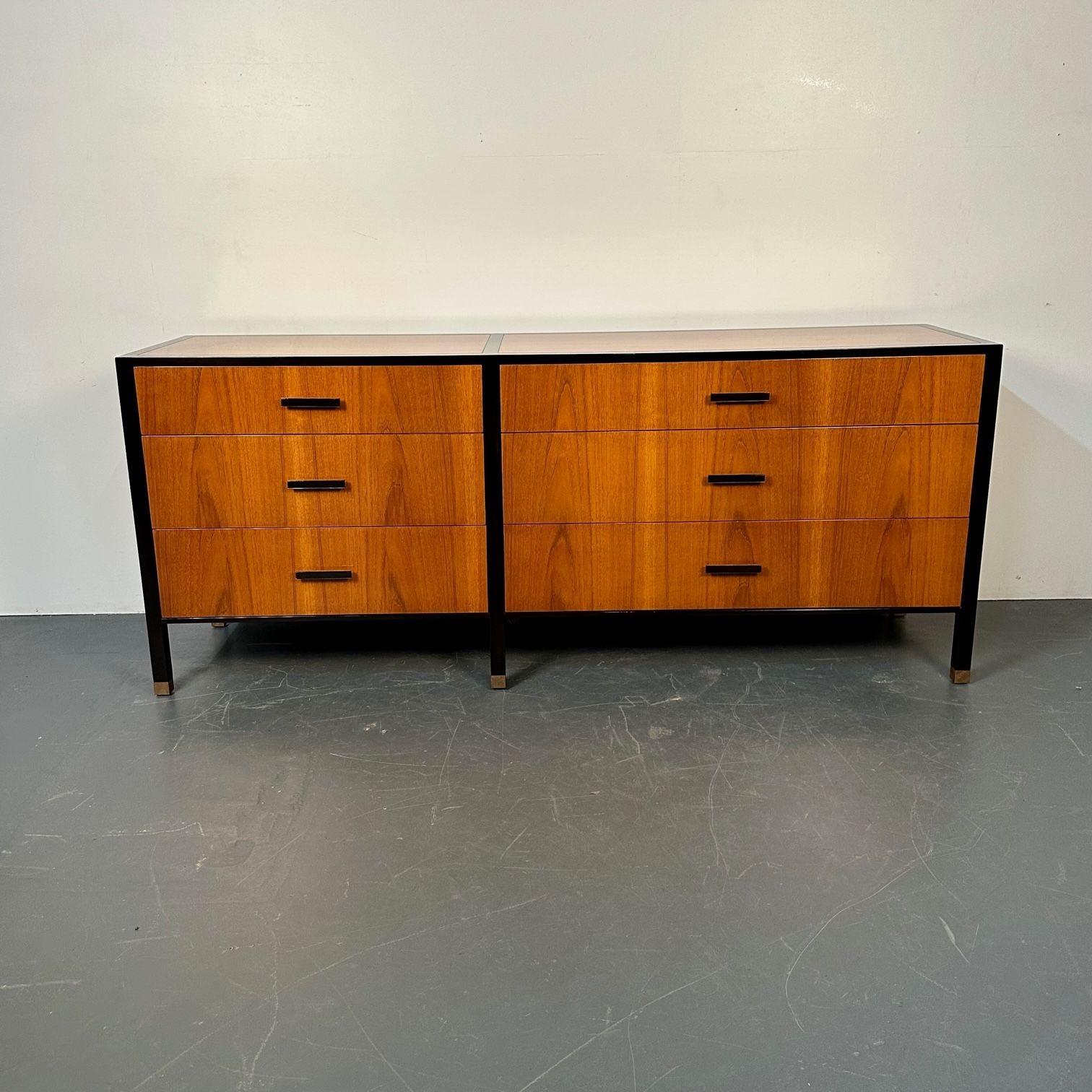 American Mid-Century Modern Rosewood Dresser / Sideboard by Harvey Probber 1960s
Harvey Probber Dresser in Rosewood and Ebonized Mahogany United States c. 1960's. Six drawer dresser in rosewood and ebonized mahogany with brass feet and brass and