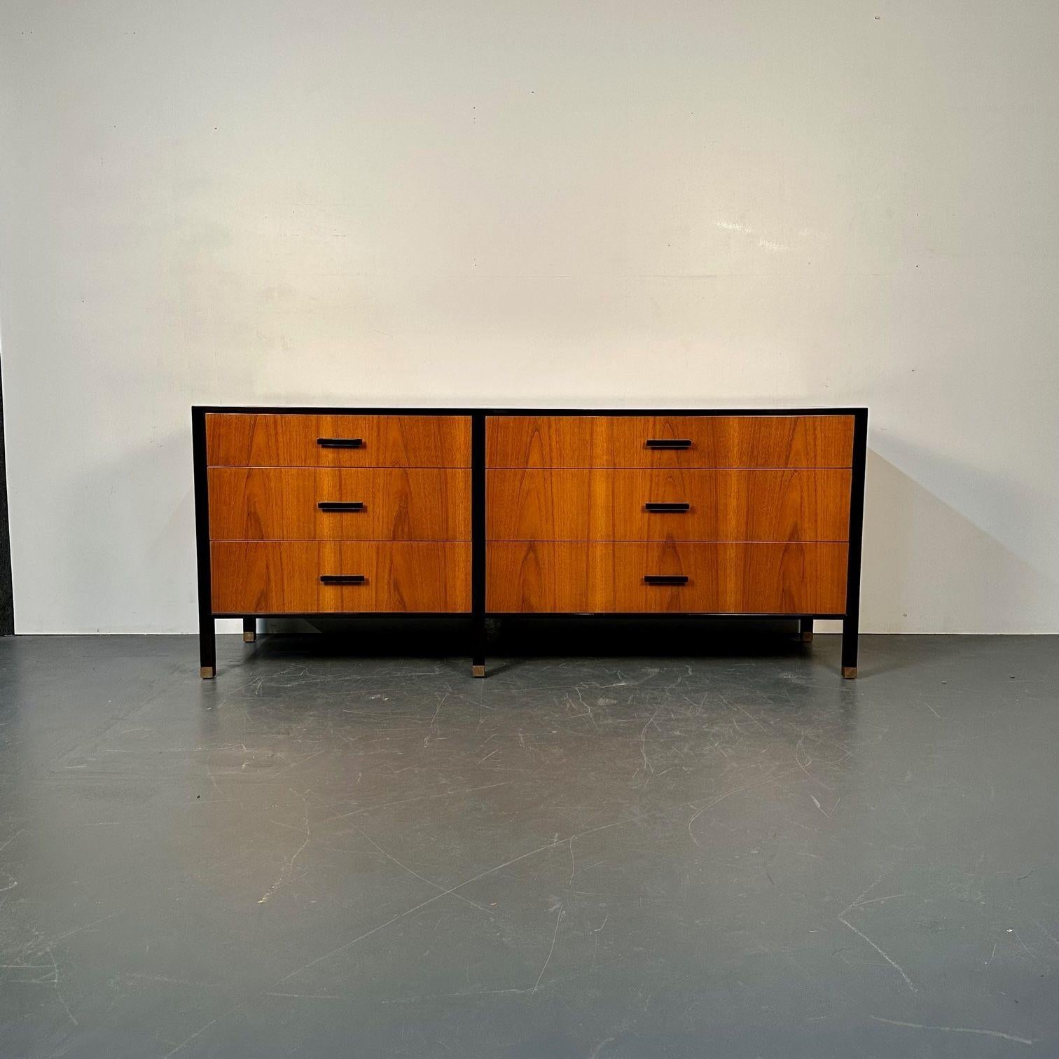 Mid-20th Century American Mid-Century Modern Rosewood Dresser / Sideboard by Harvey Probber 1960s For Sale