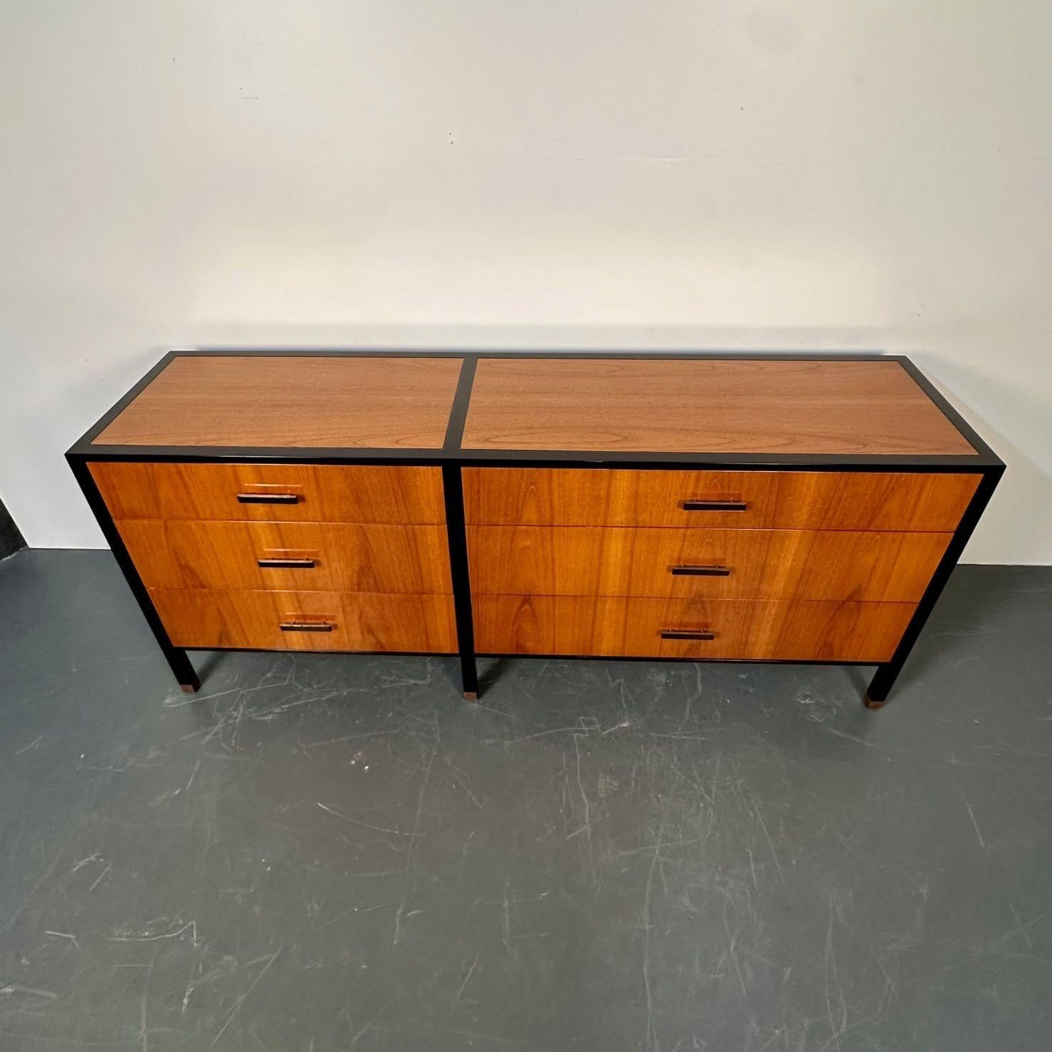American Mid-Century Modern Rosewood Dresser / Sideboard by Harvey Probber 1960s For Sale 2