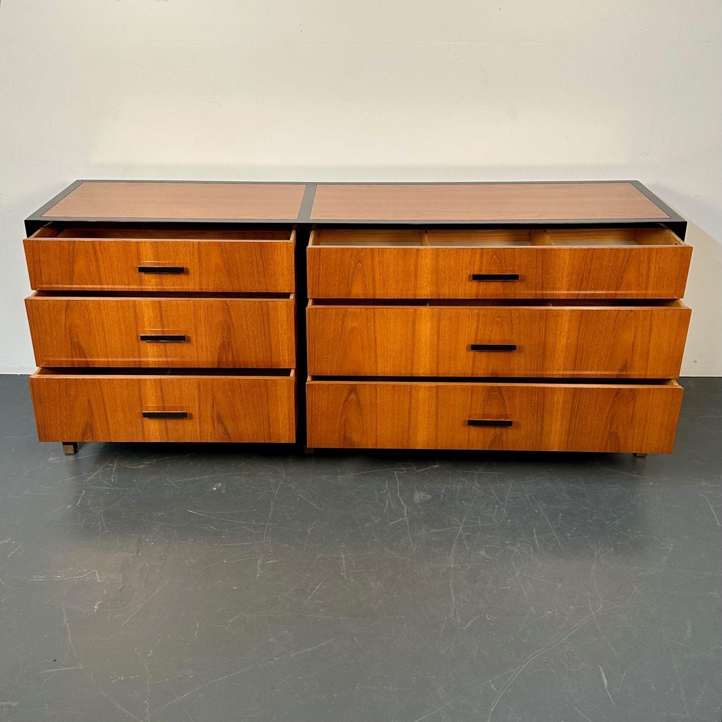 American Mid-Century Modern Rosewood Dresser / Sideboard by Harvey Probber 1960s For Sale 3