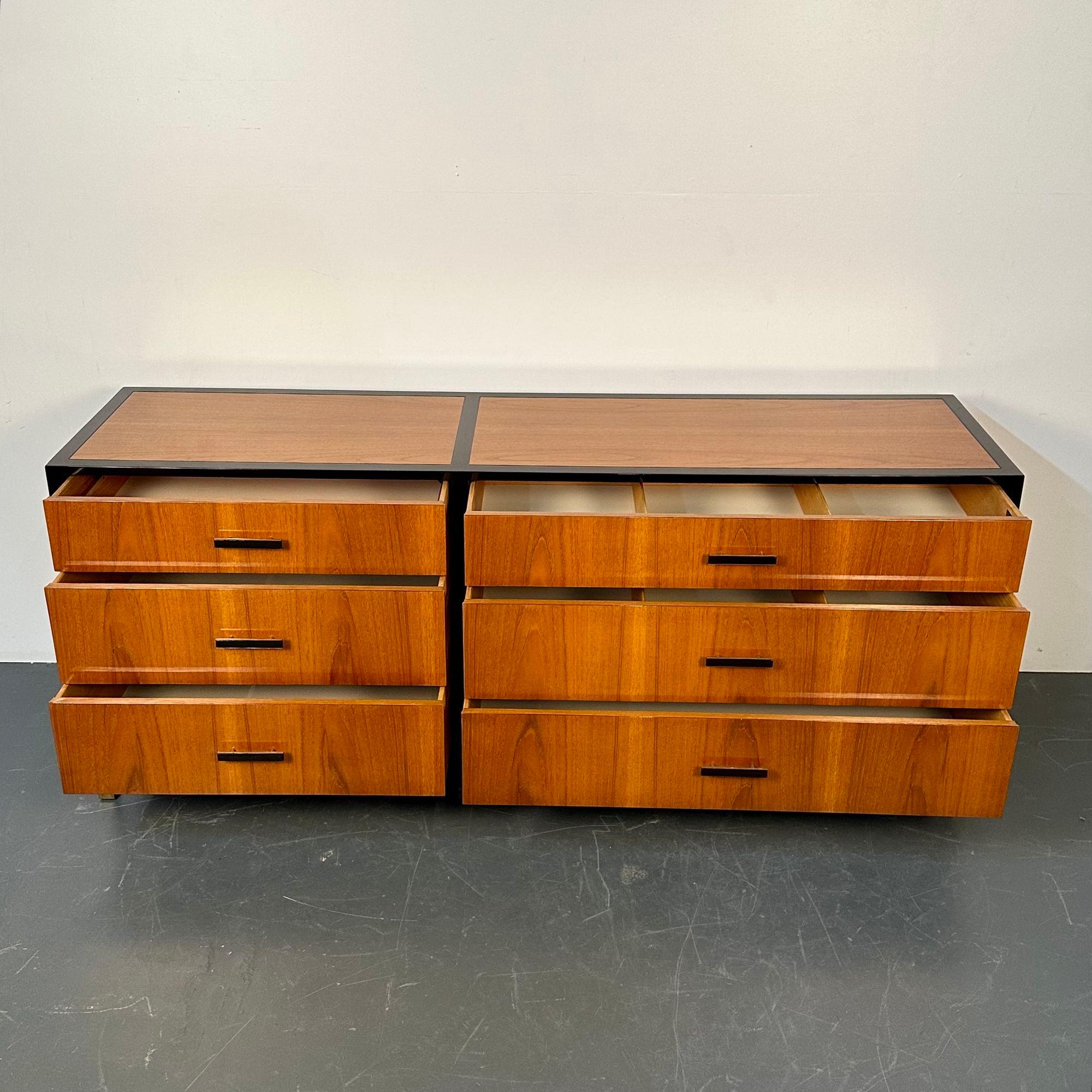 American Mid-Century Modern Rosewood Dresser / Sideboard by Harvey Probber 1960s For Sale 4