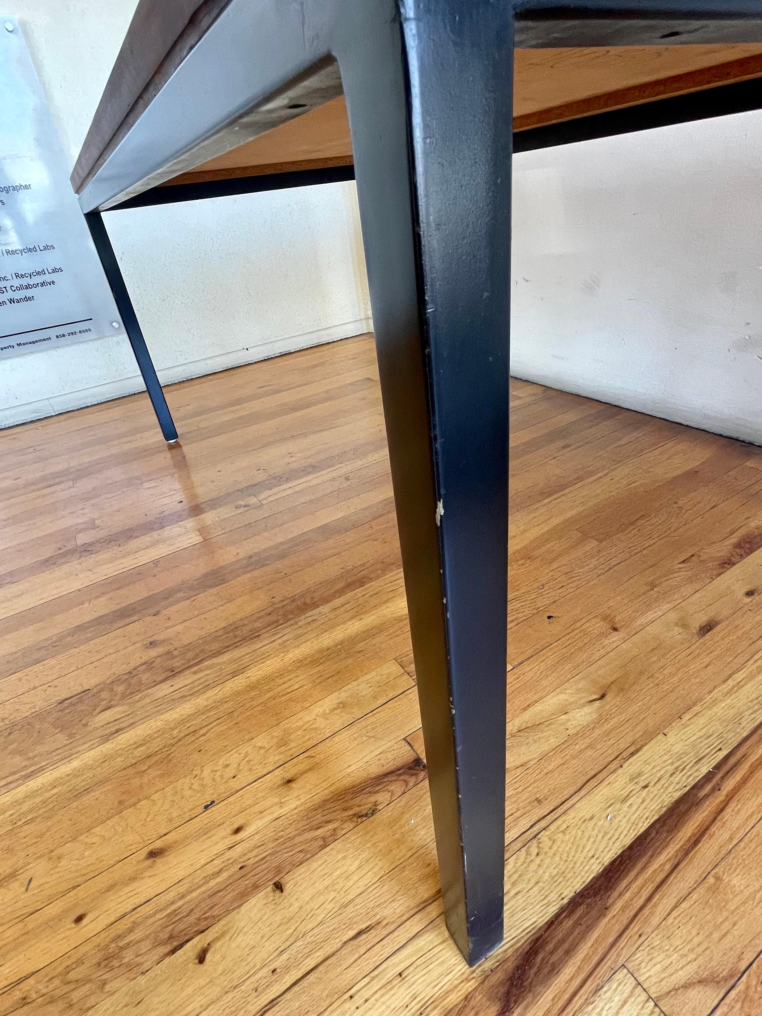 Amerikanischer Esstisch/Schreibtisch aus Rosenholz mit Metallrahmen, Mid-Century Modern im Angebot 1