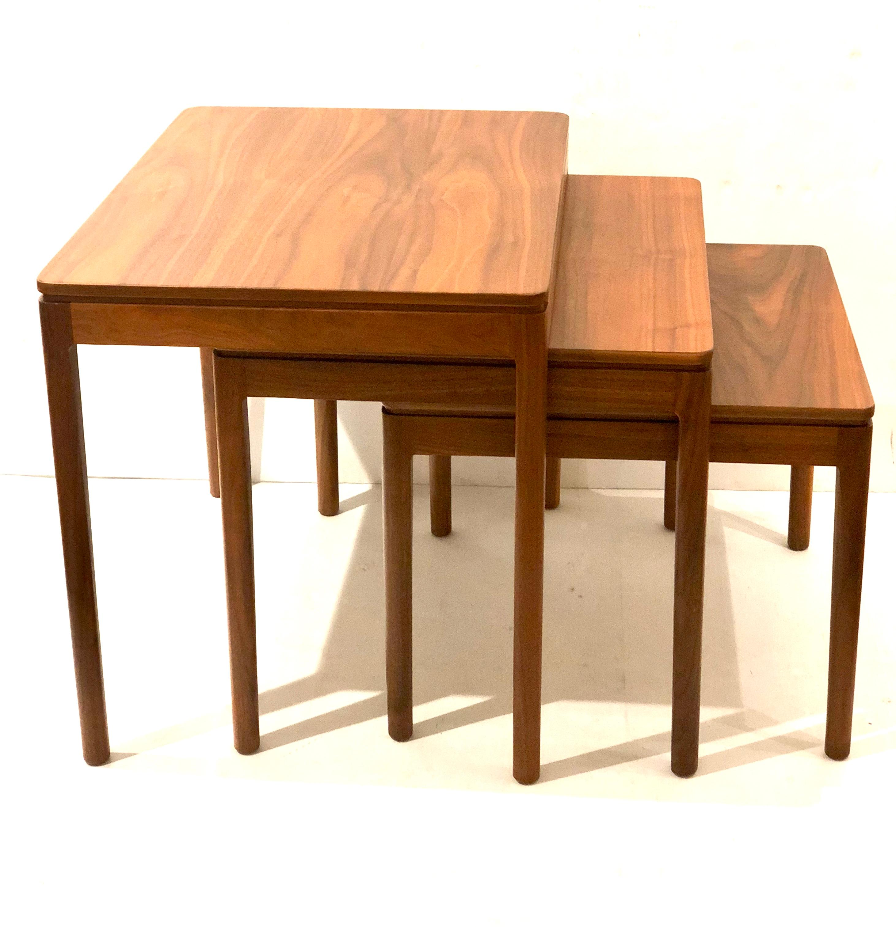 American Mid-Century Modern Set of 3 Walnut Nesting Tables by Drexel 1