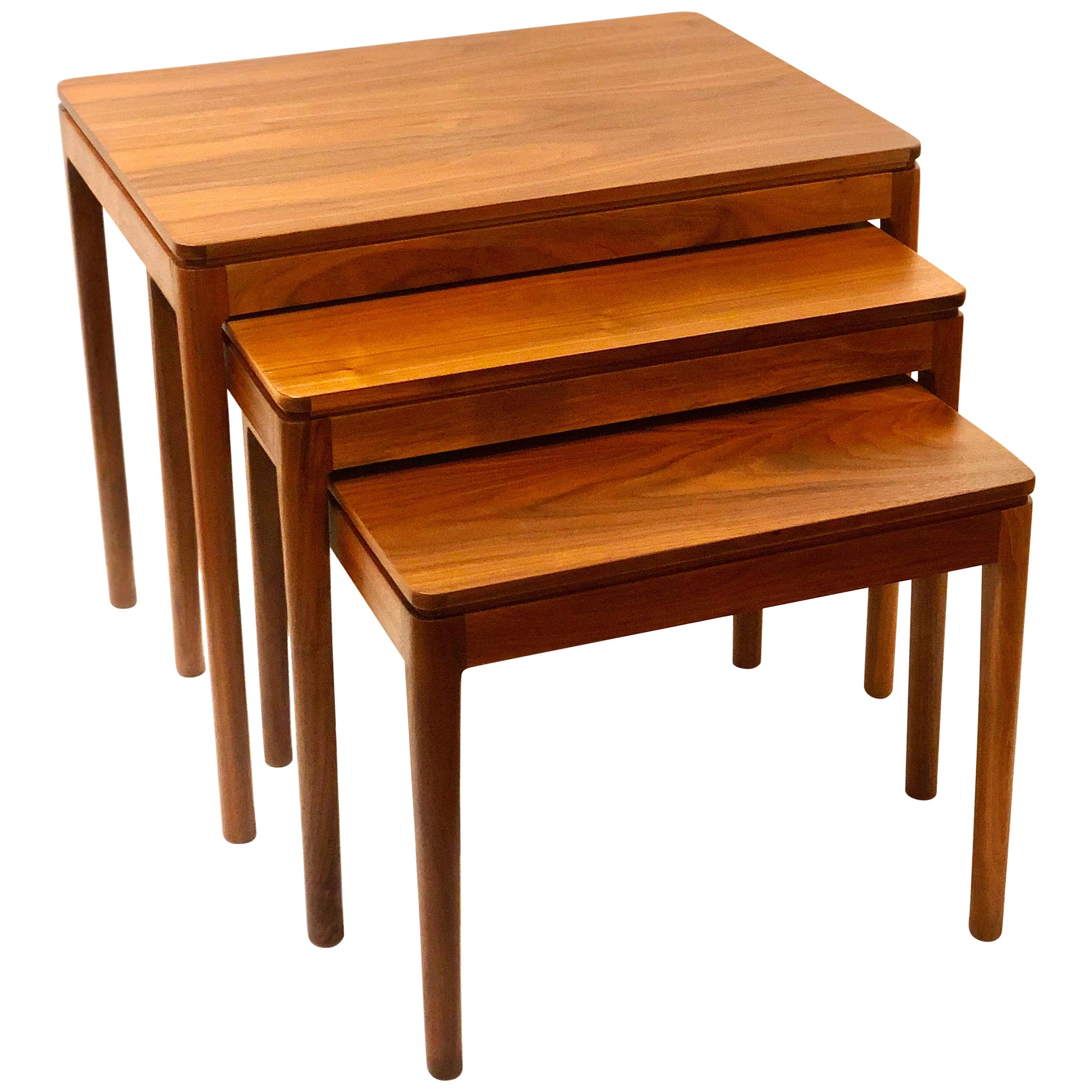 American Mid-Century Modern Set of 3 Walnut Nesting Tables by Drexel