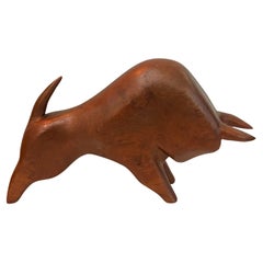 Amerikanische Stier-Skulptur aus massivem Mahagoni, geschnitzt, Holz, Mid-Century Modern