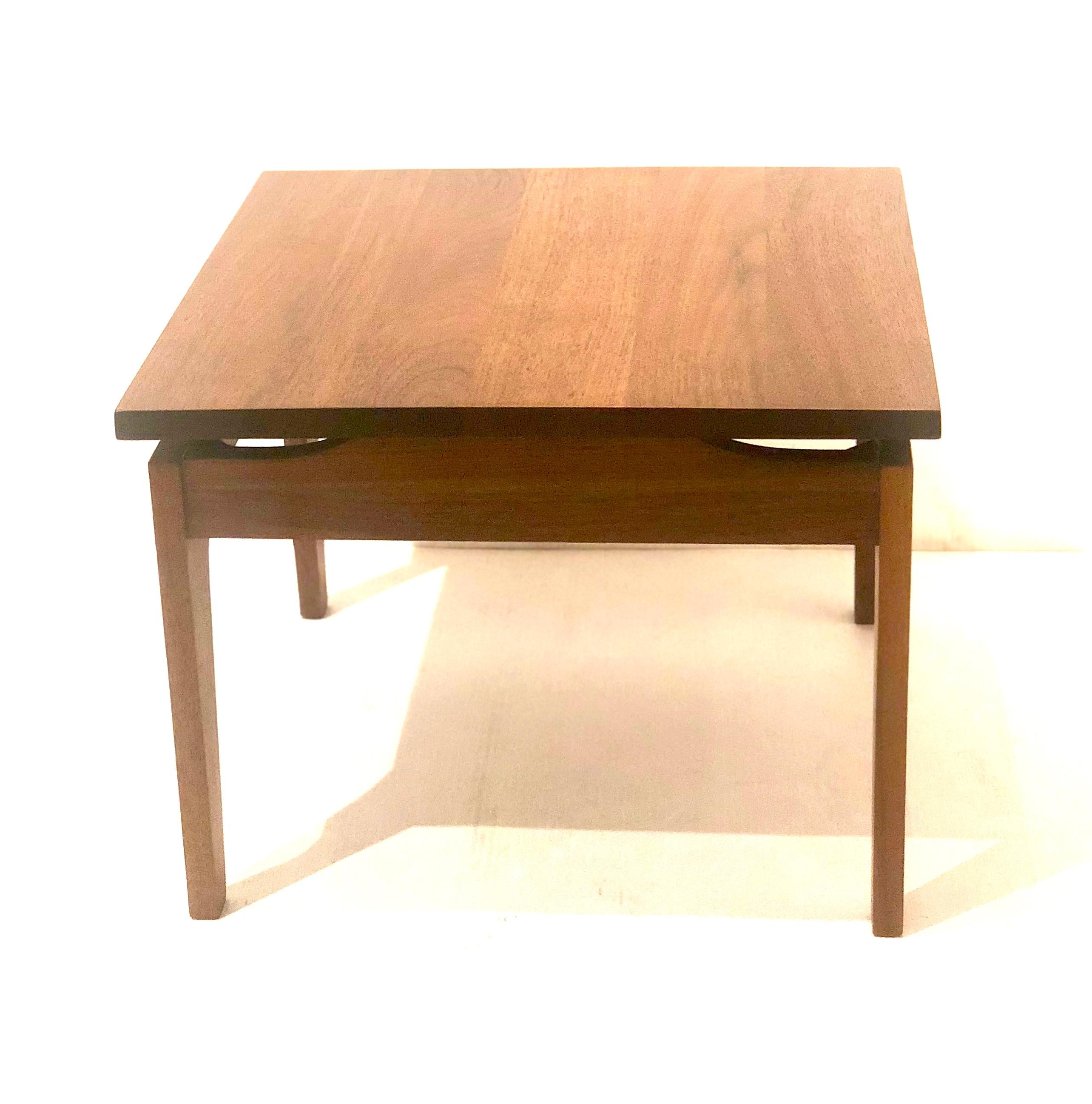 American Mid-Century Modern Solid Walnut Petite Cocktail or End Table In Excellent Condition In San Diego, CA