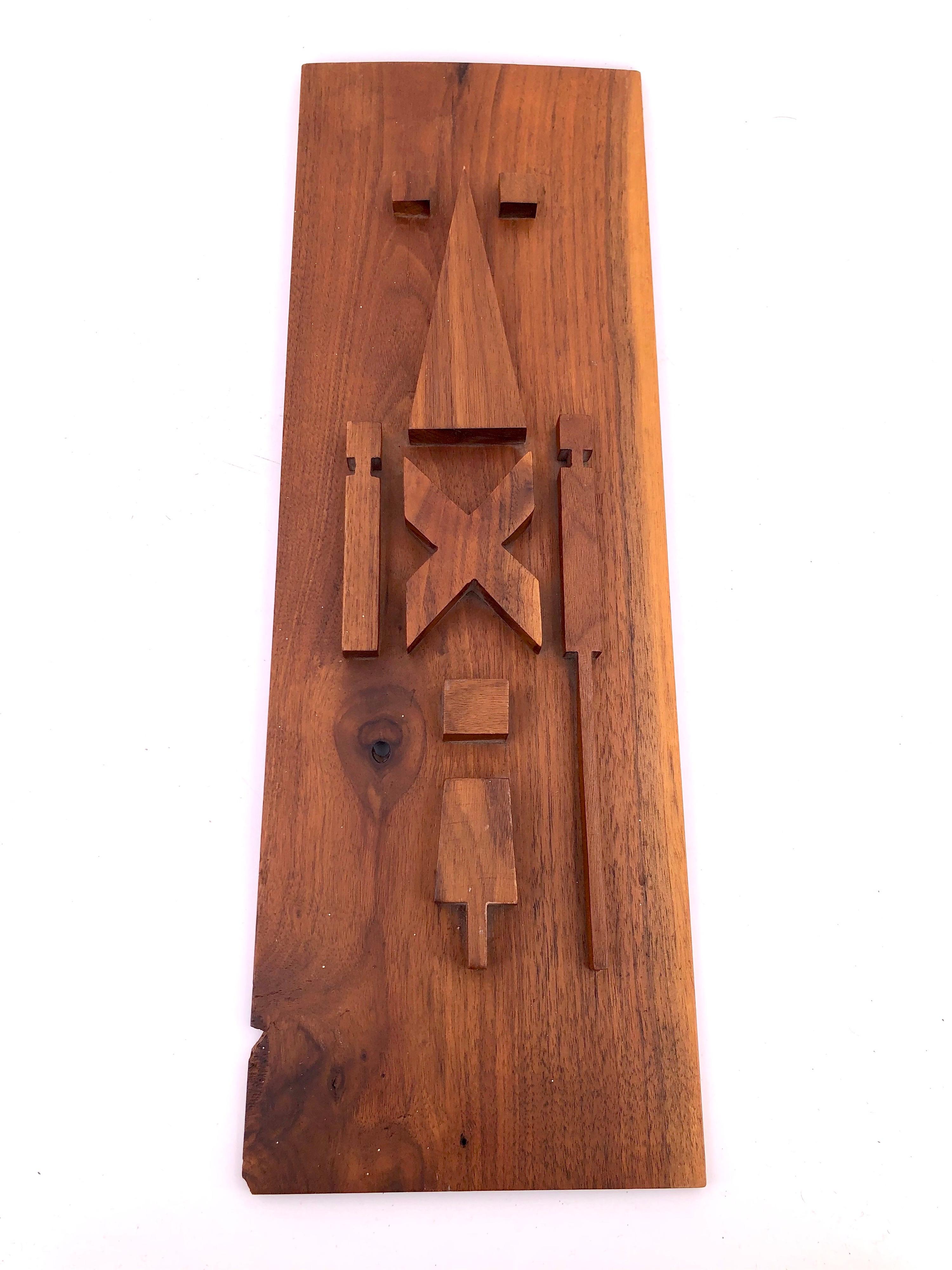 American Mid-Century Modern Solid Walnut Tiki Wall Plaque In Good Condition For Sale In San Diego, CA