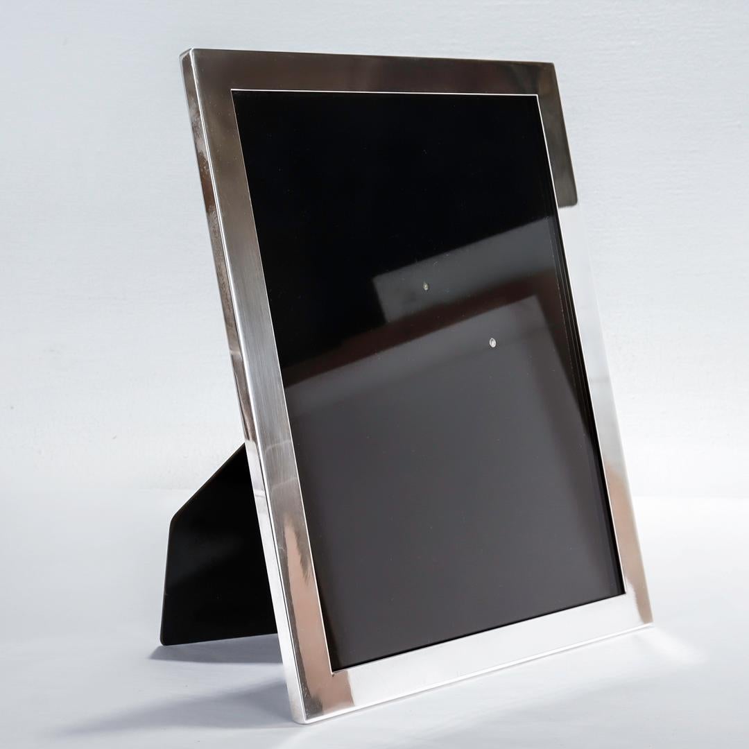 A fine American Mid-Century photo or picture frame.

In sterling silver.

By Wallace.

Model No. 3127

Supported by a sturdy, black laminated easel back.

Simply a terrific Modern frame!

Date:
Mid-20th Century

Overall Condition:
It is in overall