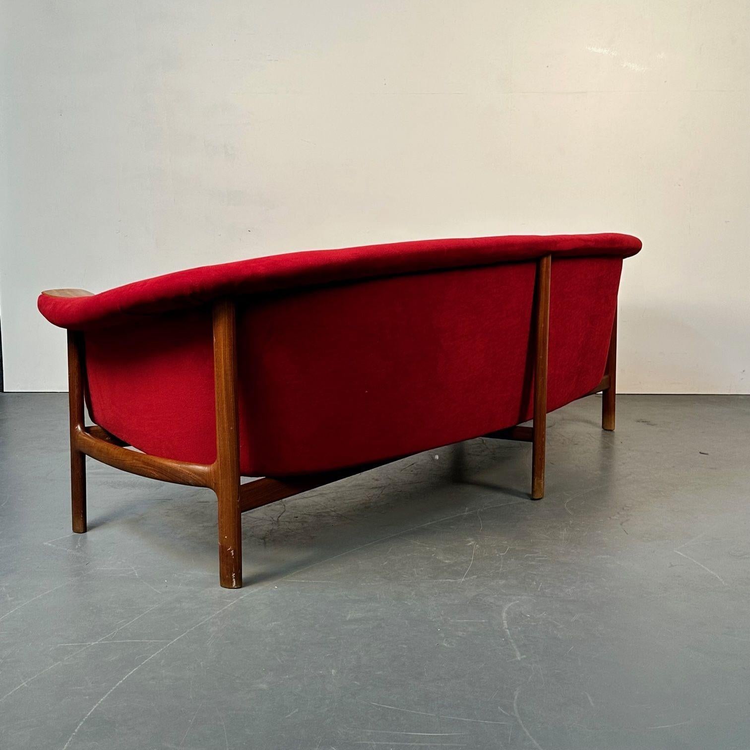 Gebogenes dänisches Dreisitzer-Sofa aus der Mitte des Jahrhunderts von Johannes Andersen, Nussbaumholz im Angebot 5