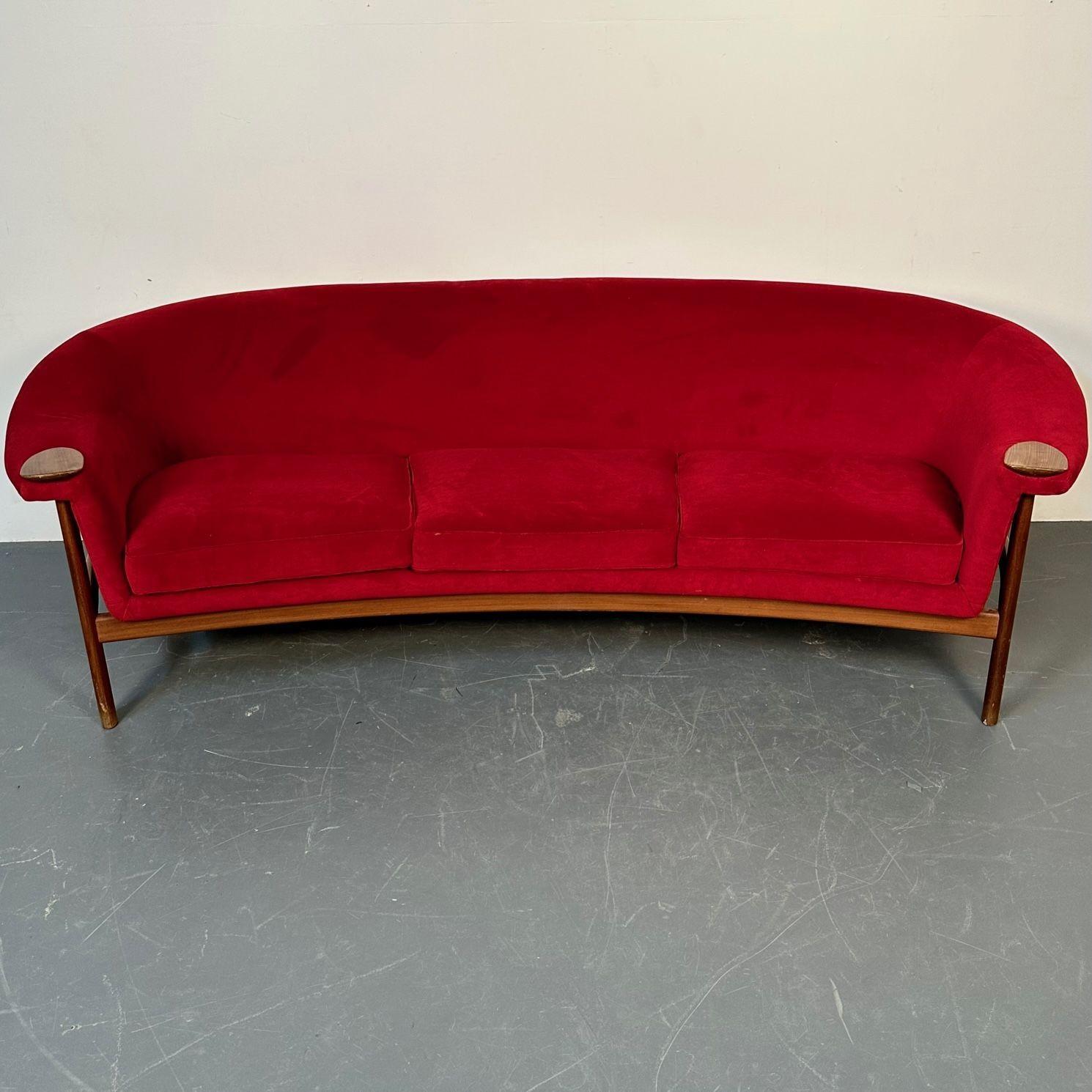 Gebogenes dänisches Dreisitzer-Sofa aus der Mitte des Jahrhunderts von Johannes Andersen, Nussbaumholz (Stoff) im Angebot