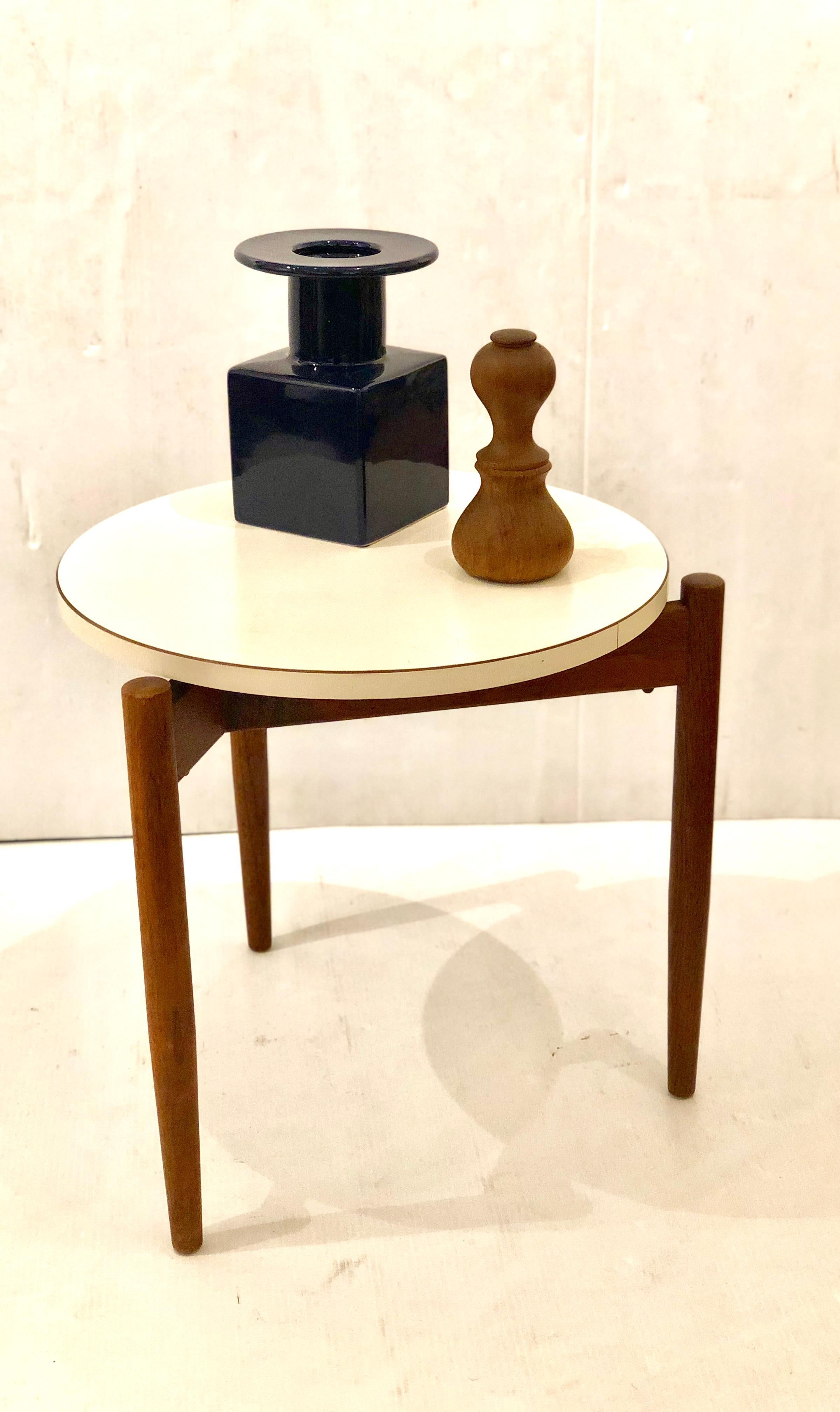 Walnut American Mid-Century Modern Tri-Legged Cocktail Table by Jens Risom