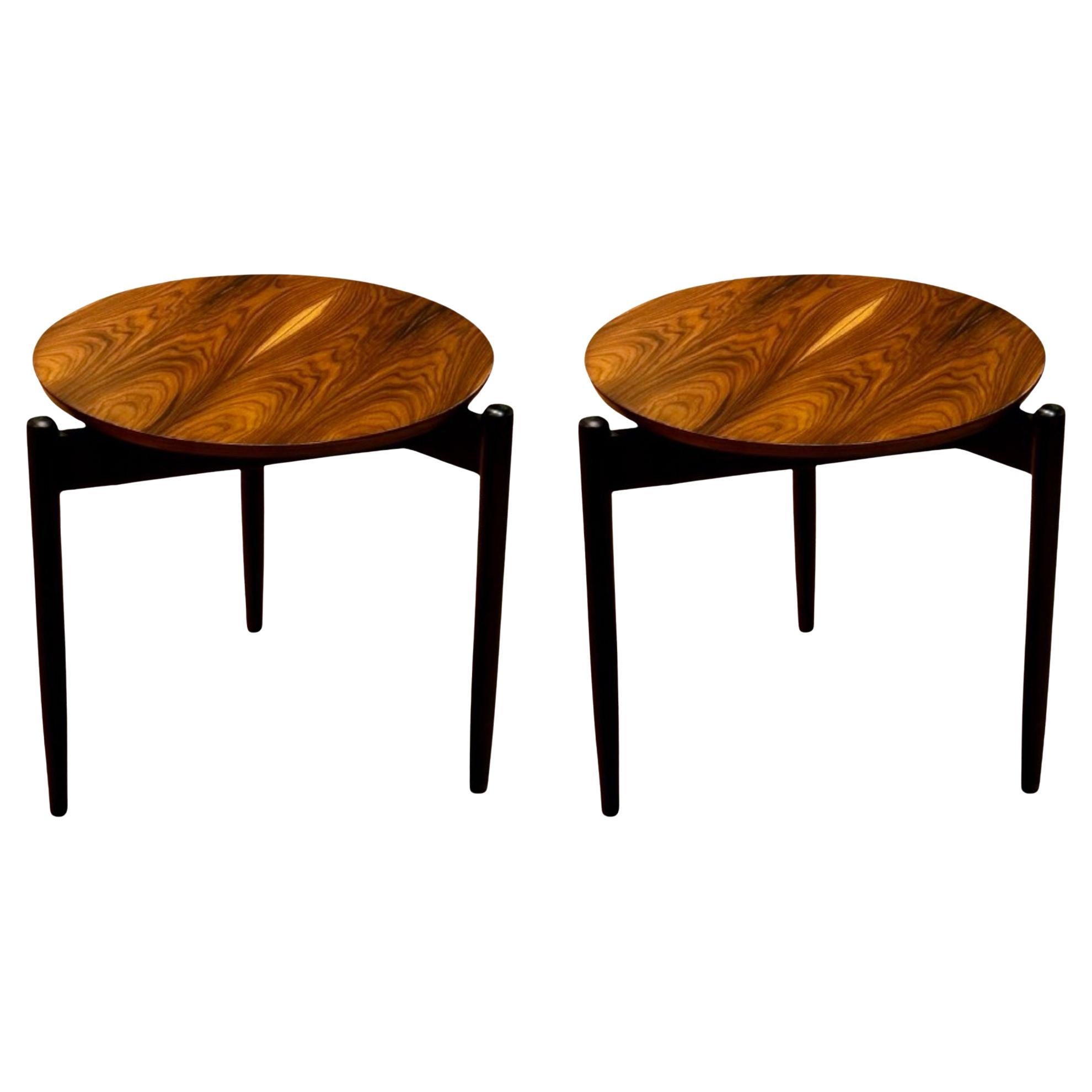 Amerikanische Mid-Century Modern-Beistelltische, Dreibein-Beistelltische, Rosenholzfurnier, lackiertes Holz im Angebot