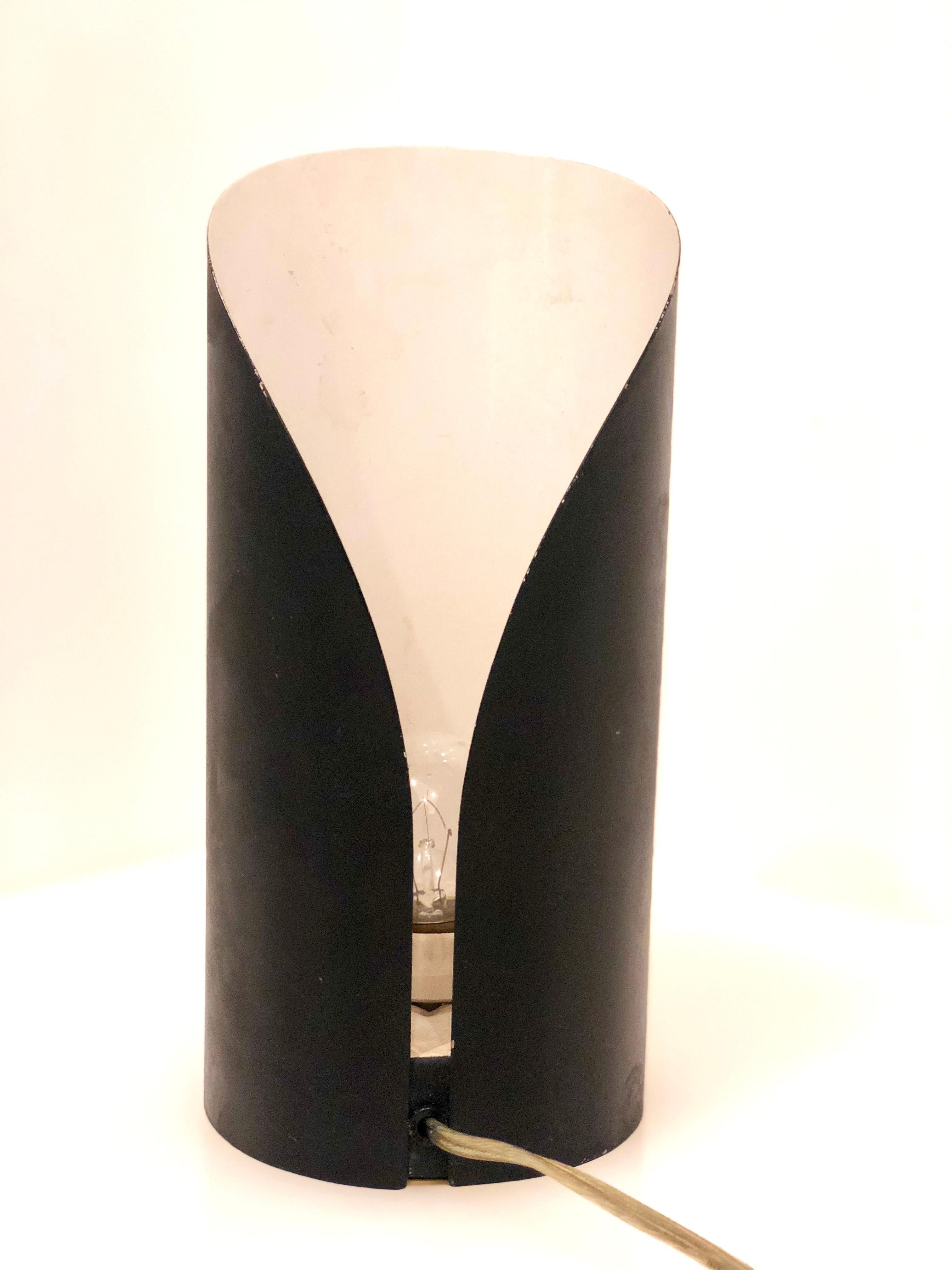 American Mid-Century Modern Tuxedo Desk/Table Lamp In Good Condition In San Diego, CA