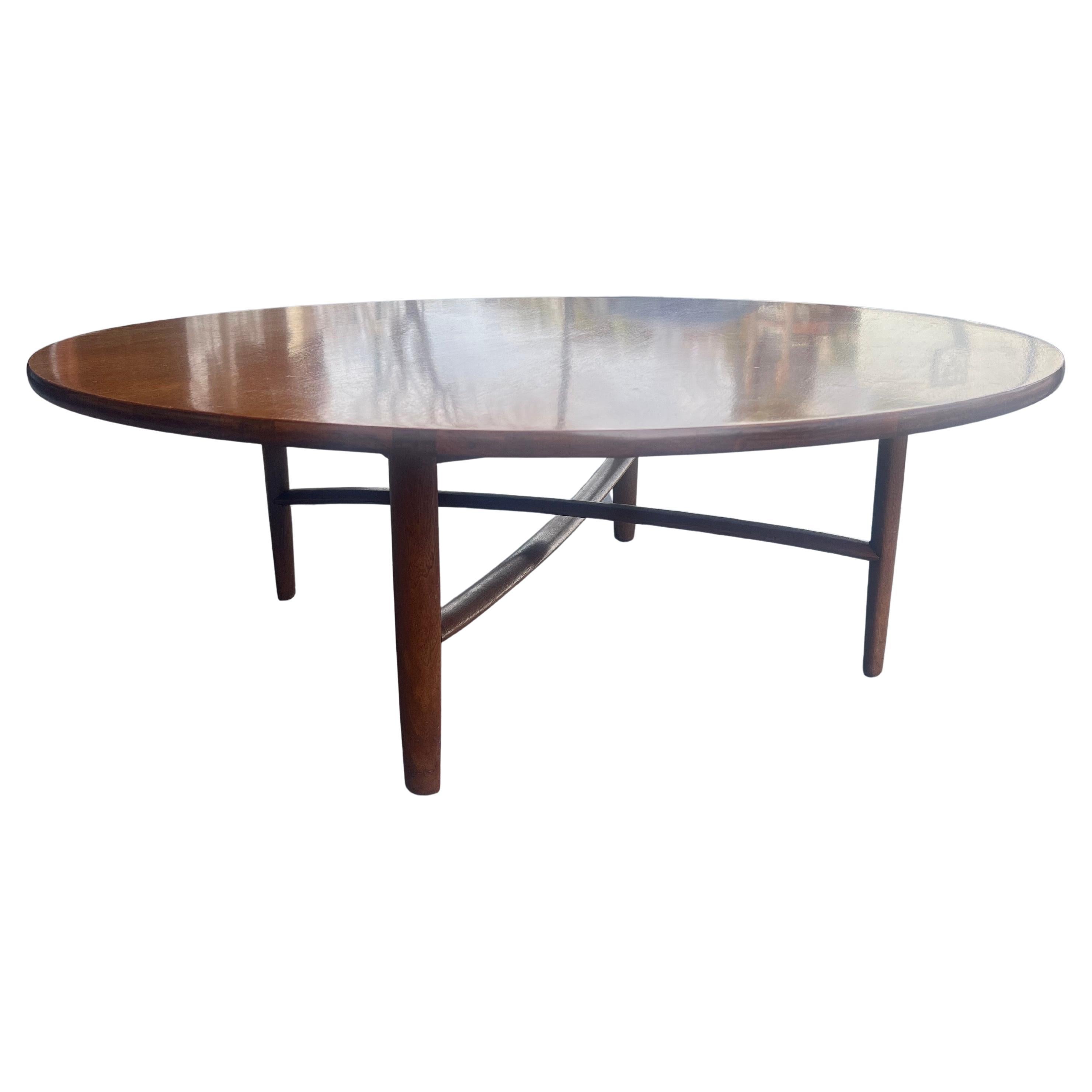 Amerikanischer Couchtisch aus Nussbaumholz, Mid-Century Modern, entworfen von Barney Flagg Drexel (Moderne der Mitte des Jahrhunderts) im Angebot