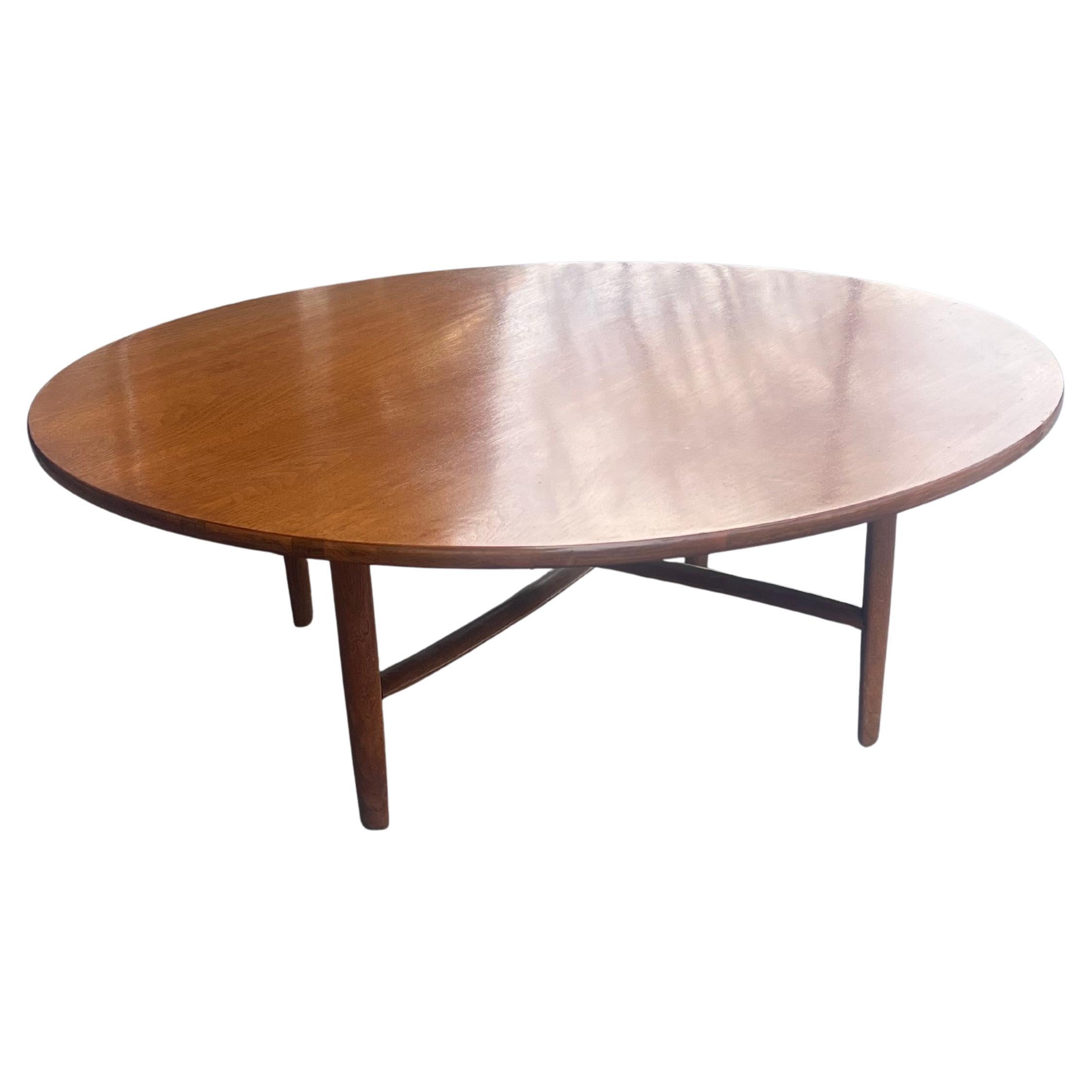 Amerikanischer Couchtisch aus Nussbaumholz, Mid-Century Modern, entworfen von Barney Flagg Drexel (amerikanisch) im Angebot