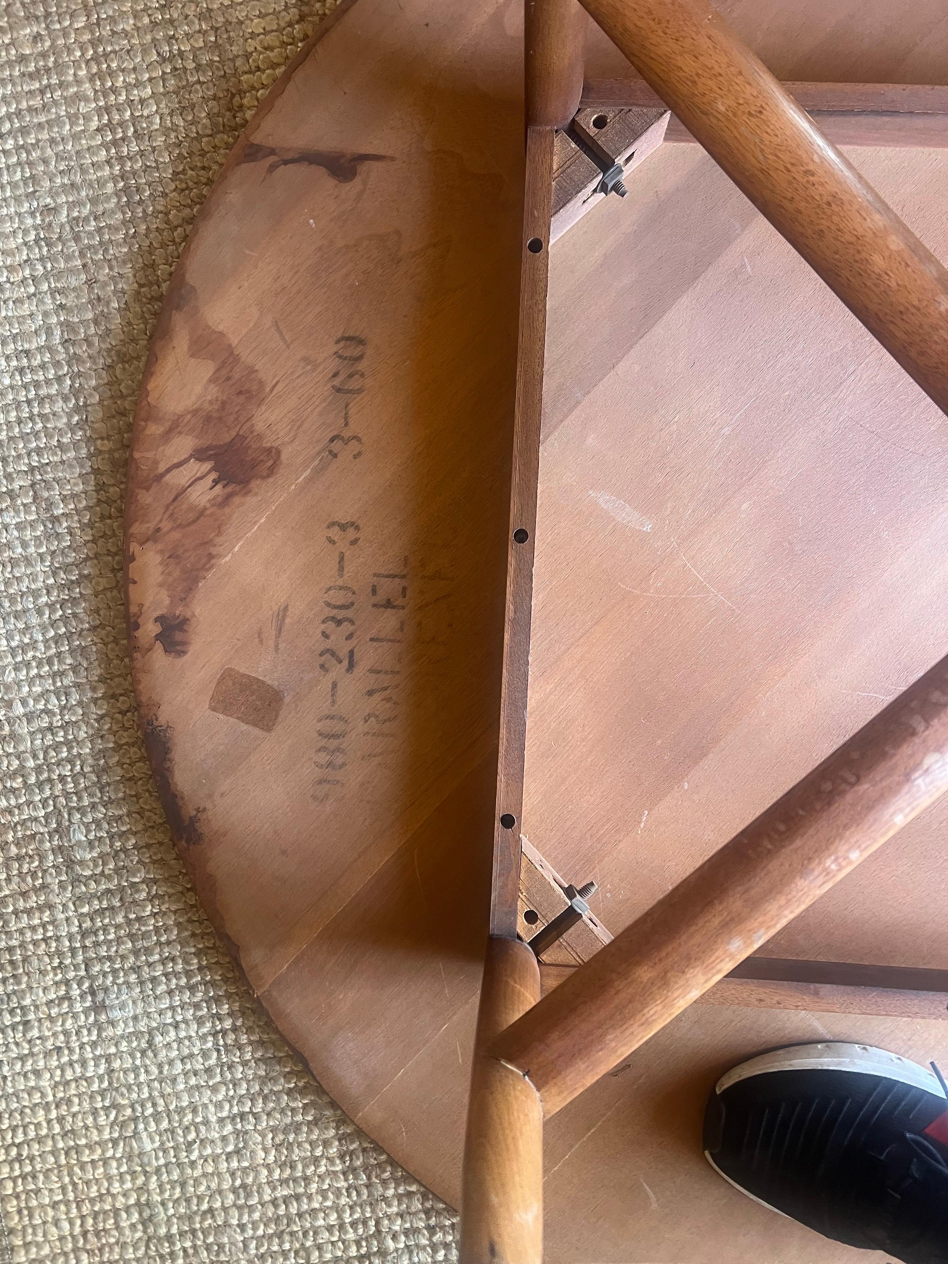 Amerikanischer Couchtisch aus Nussbaumholz, Mid-Century Modern, entworfen von Barney Flagg Drexel im Zustand „Gut“ im Angebot in San Diego, CA