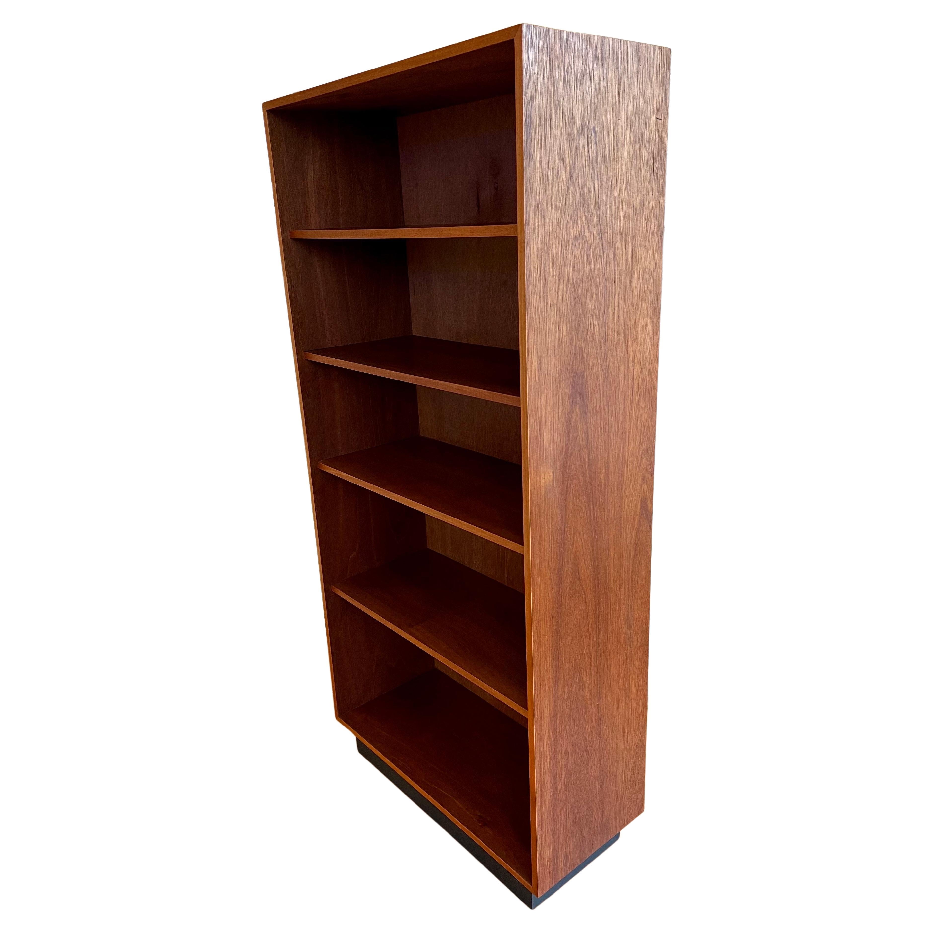 Beautiful nice solid custom-made walnut bookcase, with a black lacquer floating base and shelves, great woodworking piece, in excellent condition. the shelves are not removable and the bottom shelf has a 15