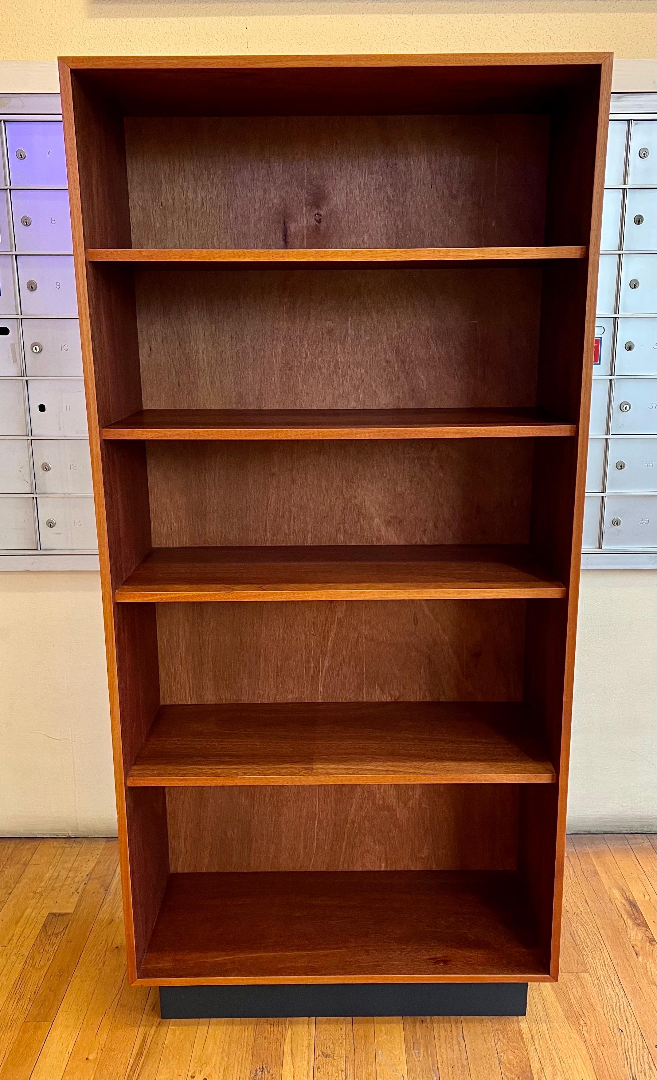 American Mid-Century Modern Walnut Custom Made Bookcase In Excellent Condition For Sale In San Diego, CA