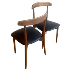 Amerikanischer Mid-Century Modern-Schreibtisch/Esszimmerstühle aus Nussbaumholz, 3 verfügbar