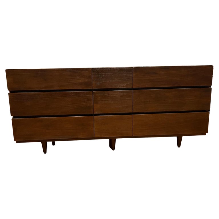 Commode amricaine moderne du milieu du sicle en noyer par American of ...