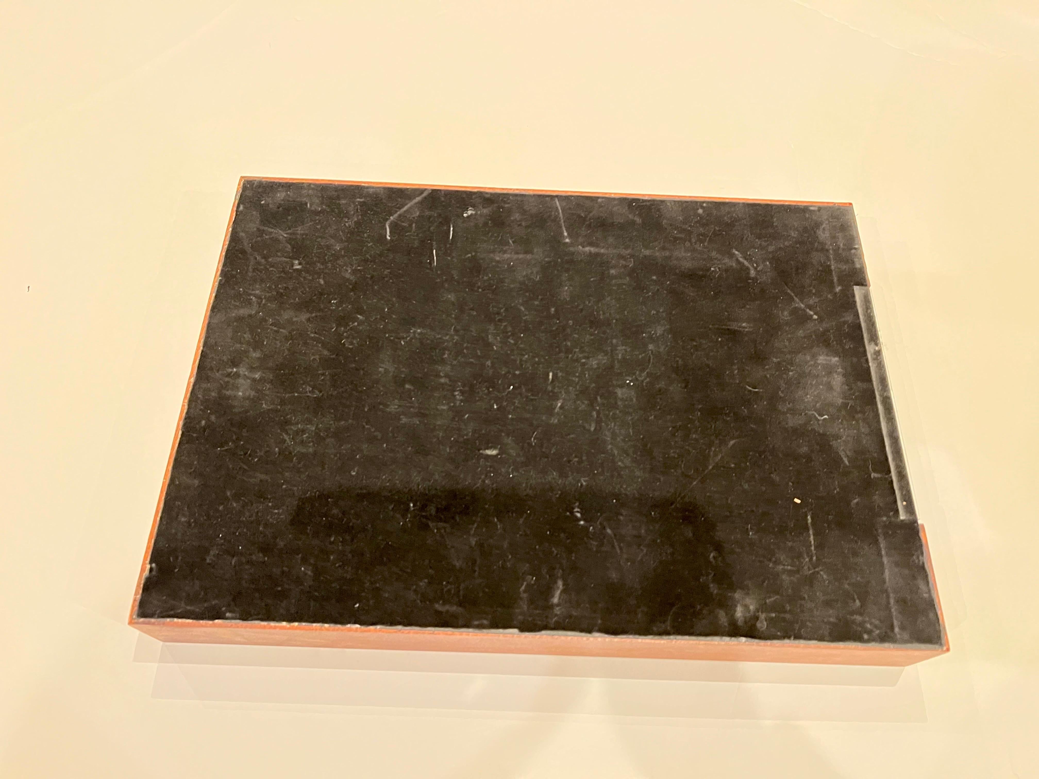 Tablette de bureau en noyer et cuir de style moderniste américain du milieu du siècle dernier Bon état - En vente à San Diego, CA