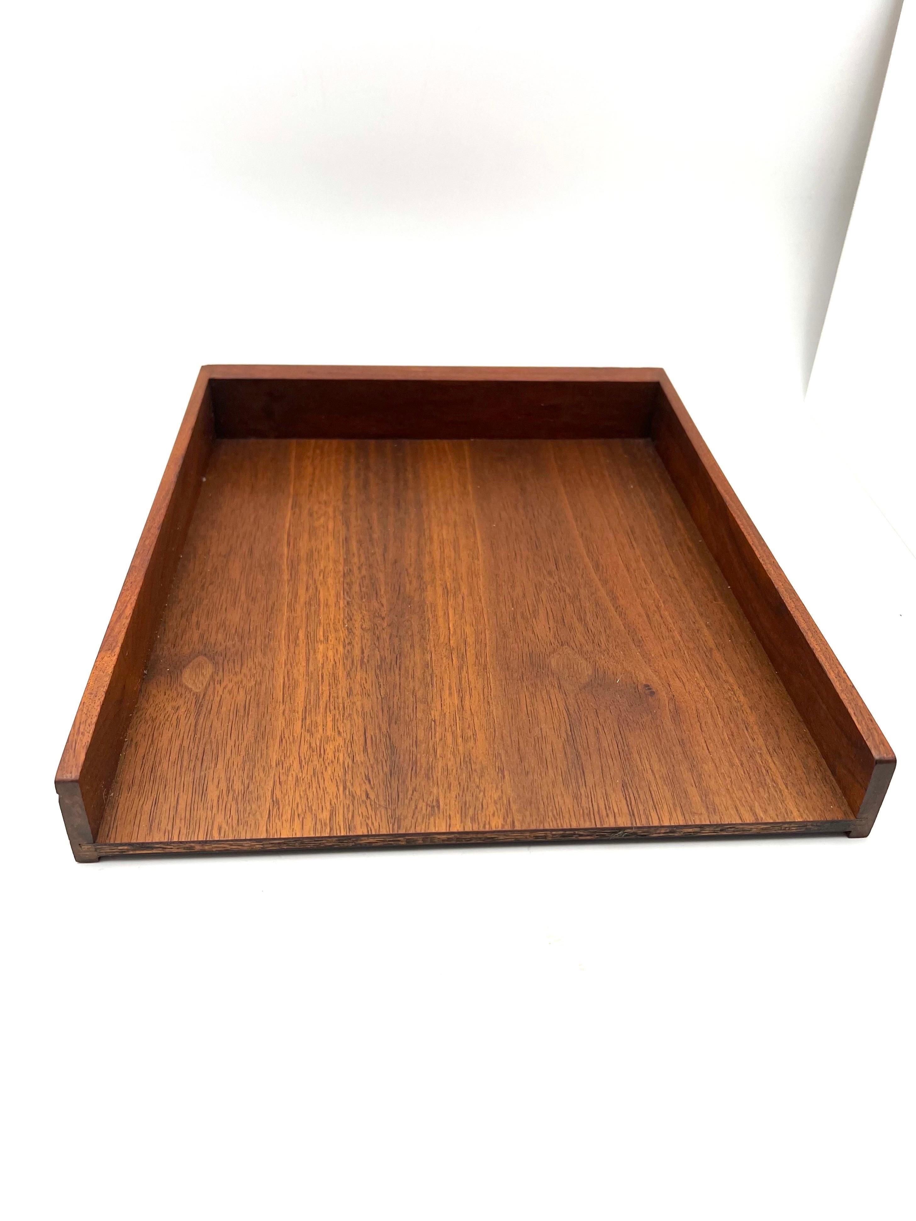 Single letter desk tray with solid walnut walls, circa 1970s freshly refinished, Very nice accent to any executives desk! California design.
 