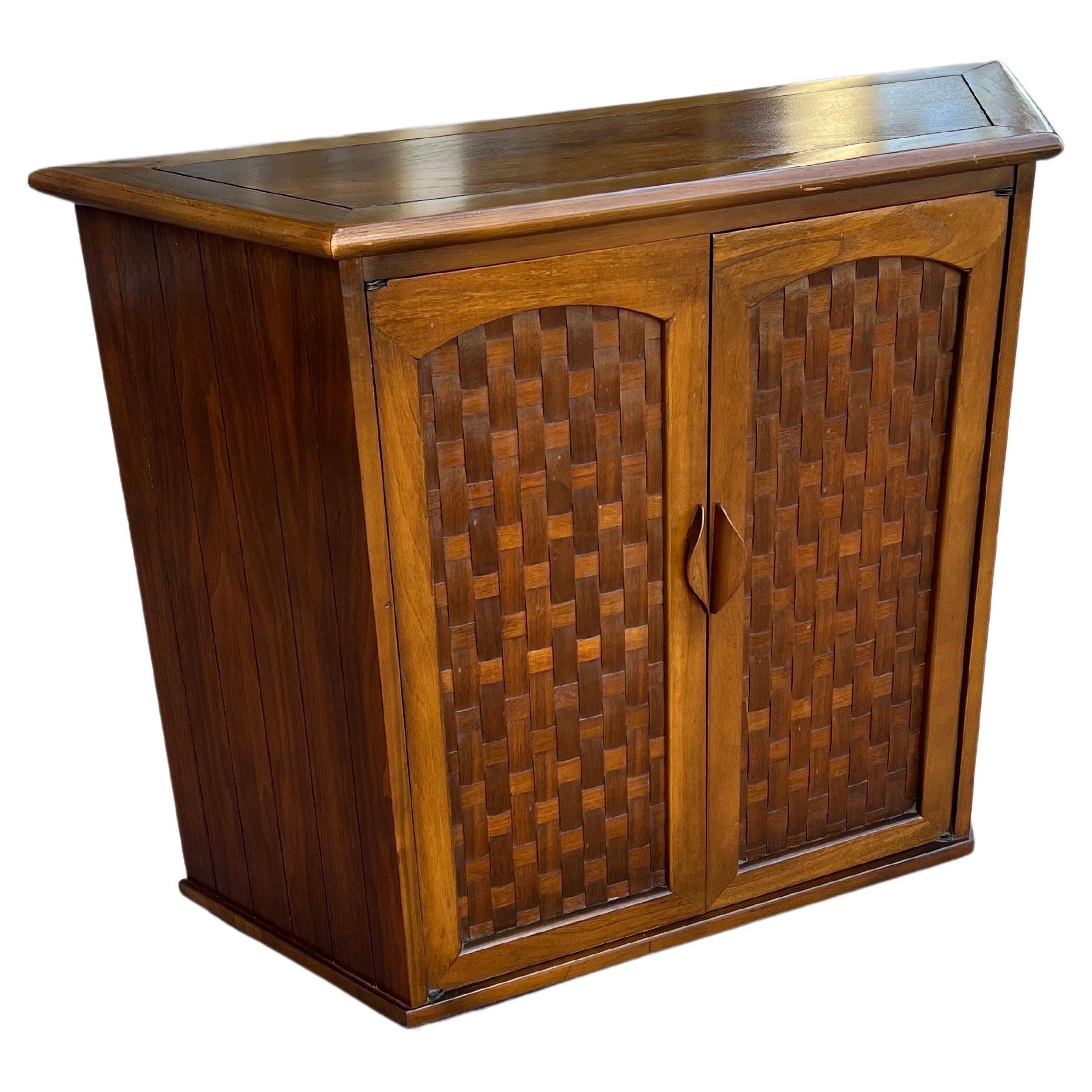American Mid Century Modern Walnut Small Entry Cabinet Basket Weave Front In Good Condition In San Diego, CA