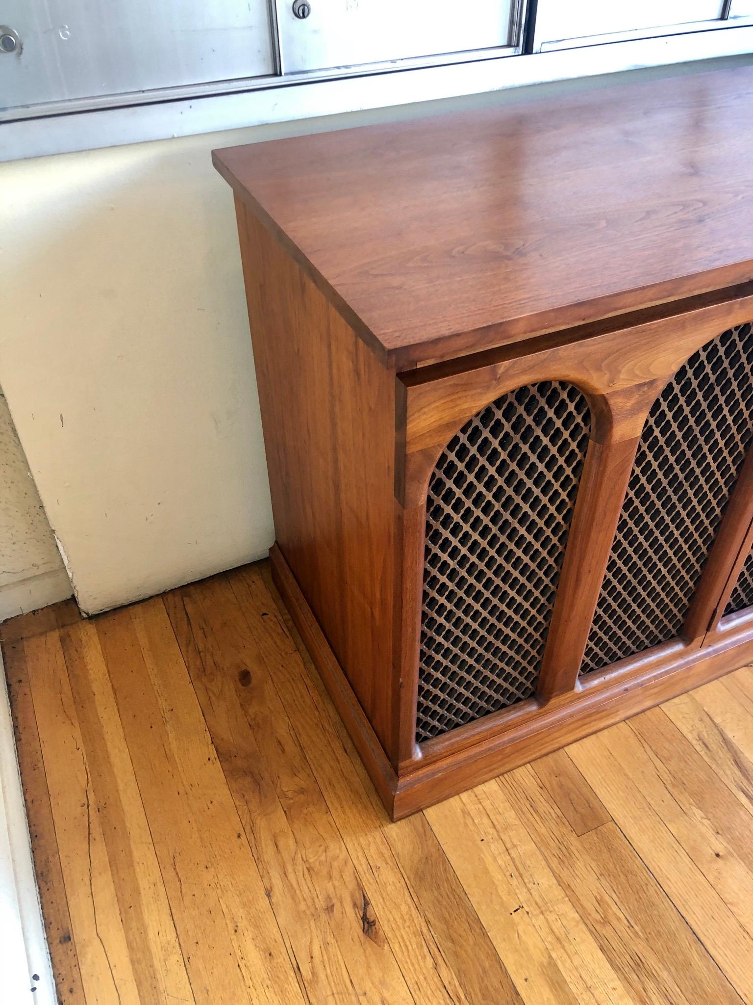American Mid-Century Modern Walnut Stereo Cabinet 4