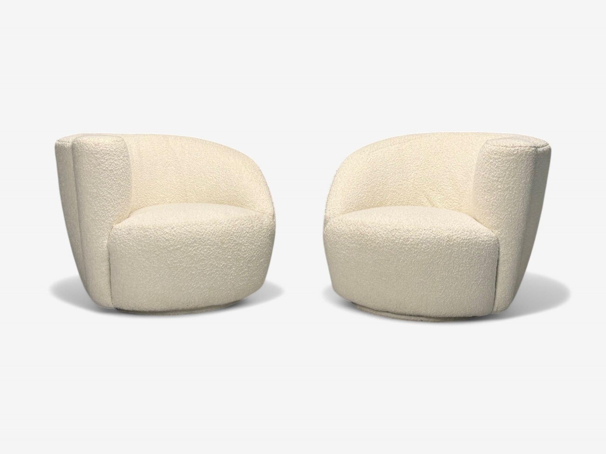 American Mid-Century Modern, White Bouclé, Nautilus Swivel Chairs, USA, 1970s In Good Condition For Sale In Manhasset, NY