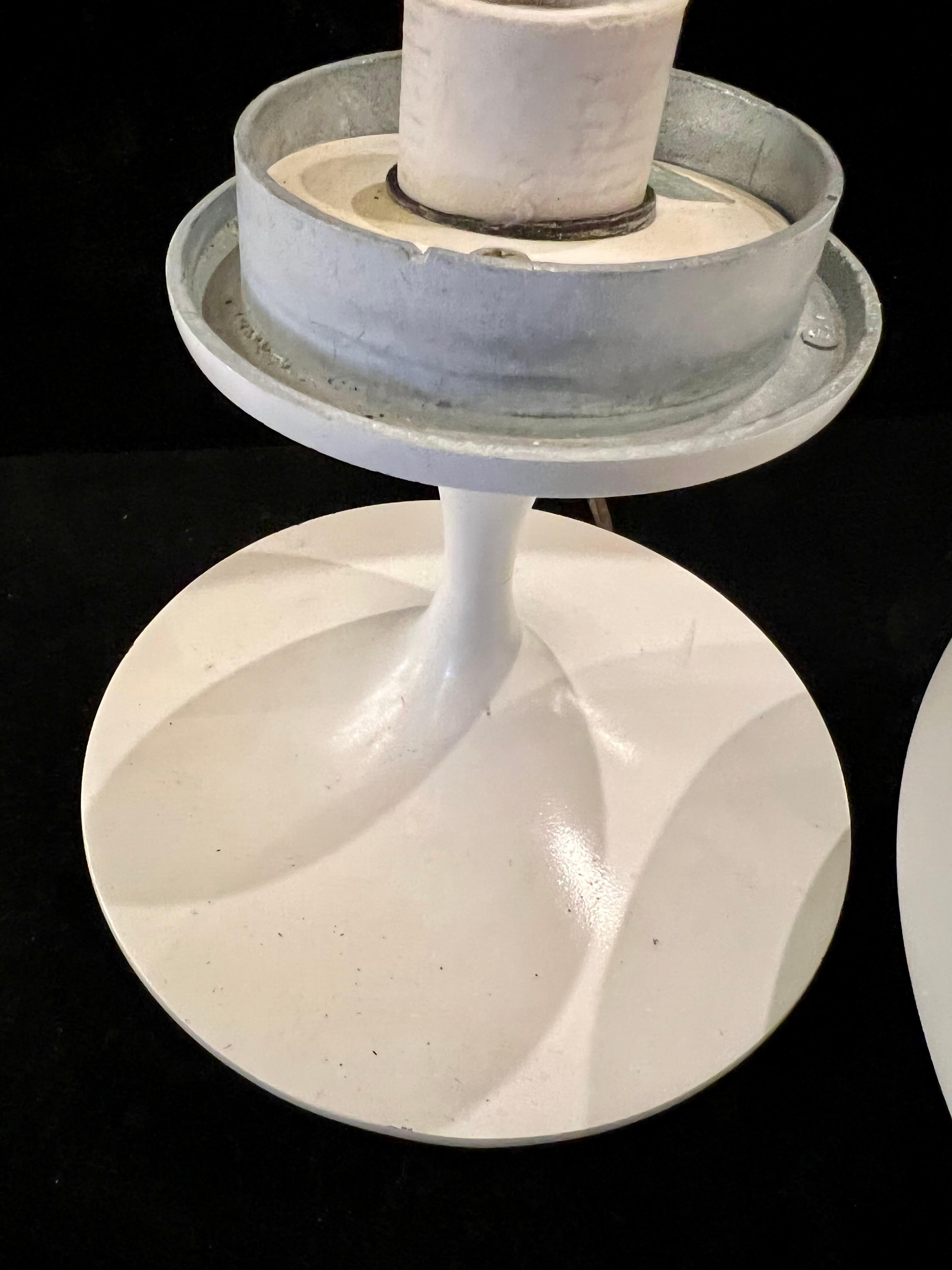 Art Glass American Mid-Century Modern White Satin Enameled Laurel Table Rare Acorn Lamp