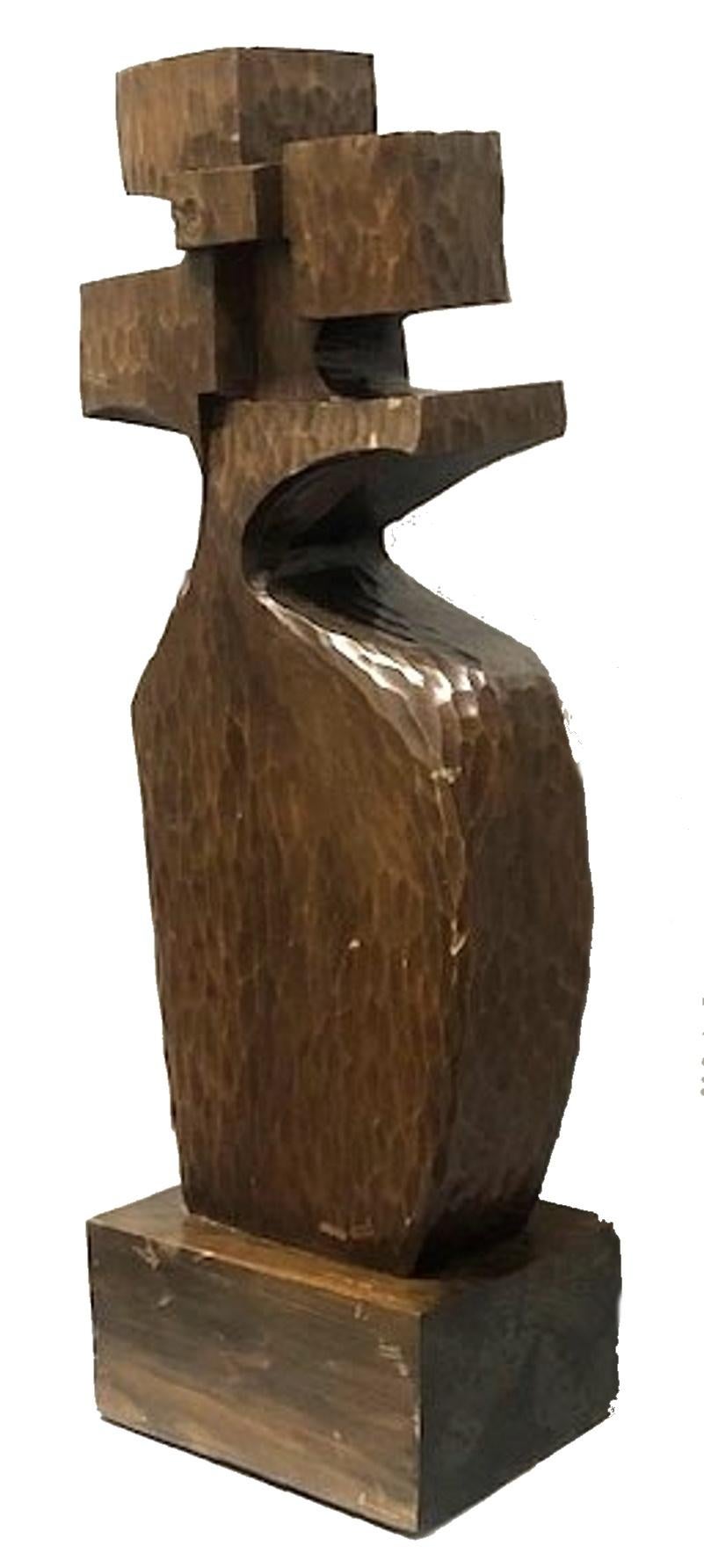 Modernisme américain du milieu du siècle
Sculpture cubiste abstraite
Bois sculpté à la main 
Ca. 1950s

DIMENSIONS
Hauteur : 24.75 pouces                           
Largeur : 10,5 pouces                          
Profondeur : 5.75 pouces

À PROPOS