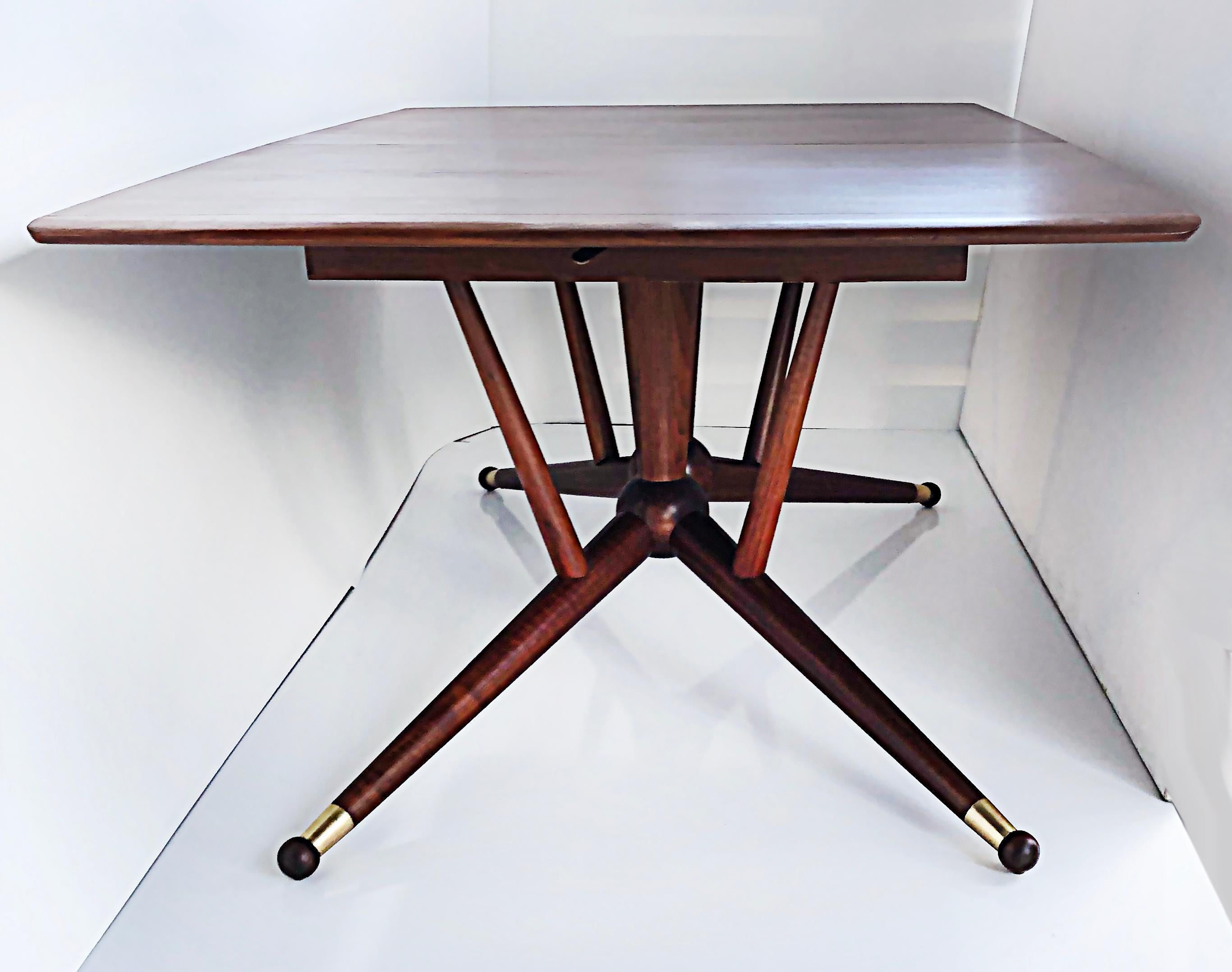 American Mid-Century Modernist Expandable Dining Table with Two Wood Leaves For Sale 2