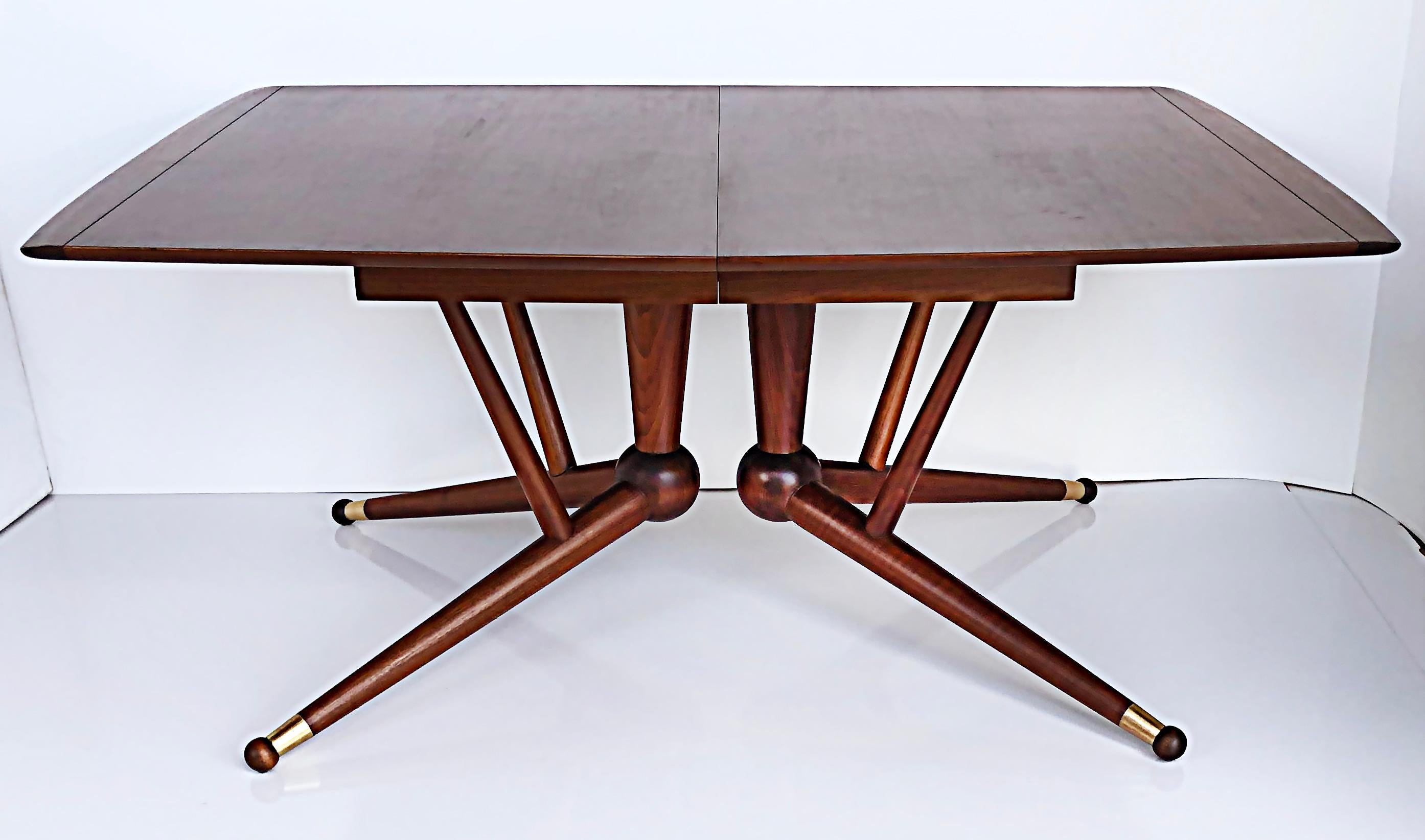 American Mid-Century Modernist Expandable Dining Table with Two Wood Leaves For Sale 3