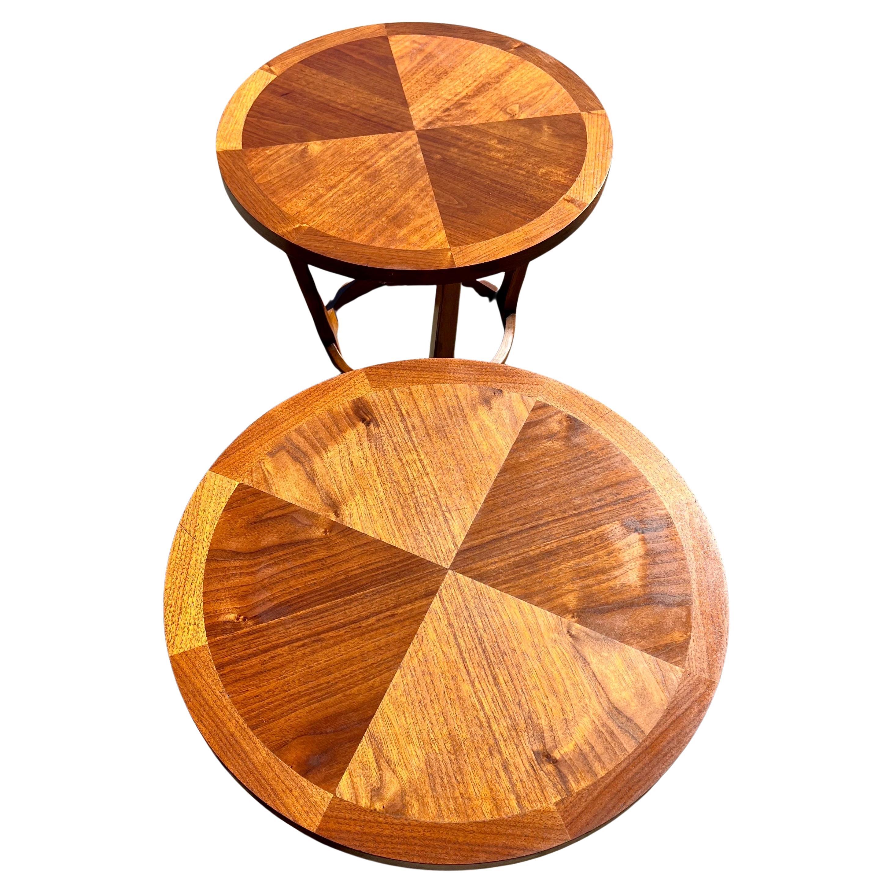 Mid-Century Modern American Mid Century Pair of Walnut Small Tables By Lane Rhythm Collection en vente