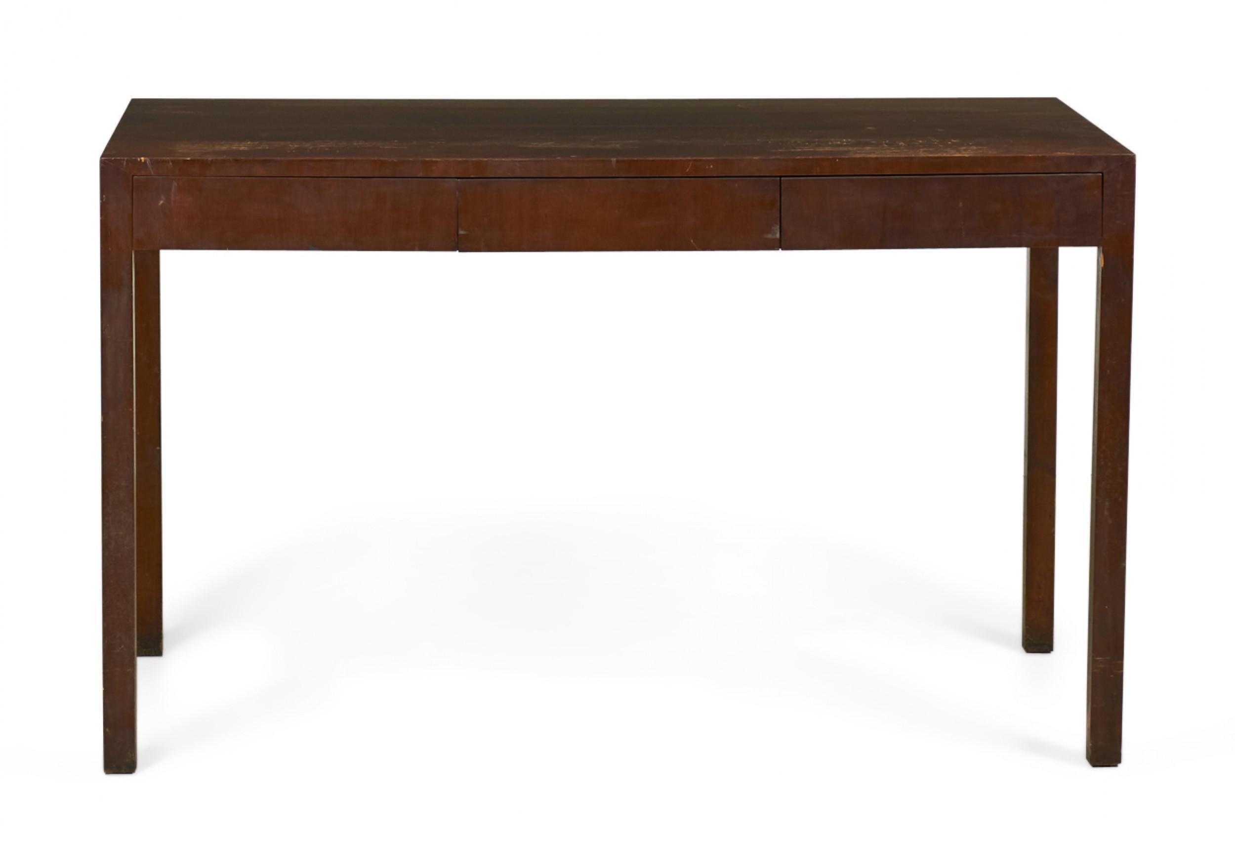 American Mid-Century Parsons-Style Rectangular Mahogany Partners Desk In Good Condition For Sale In New York, NY