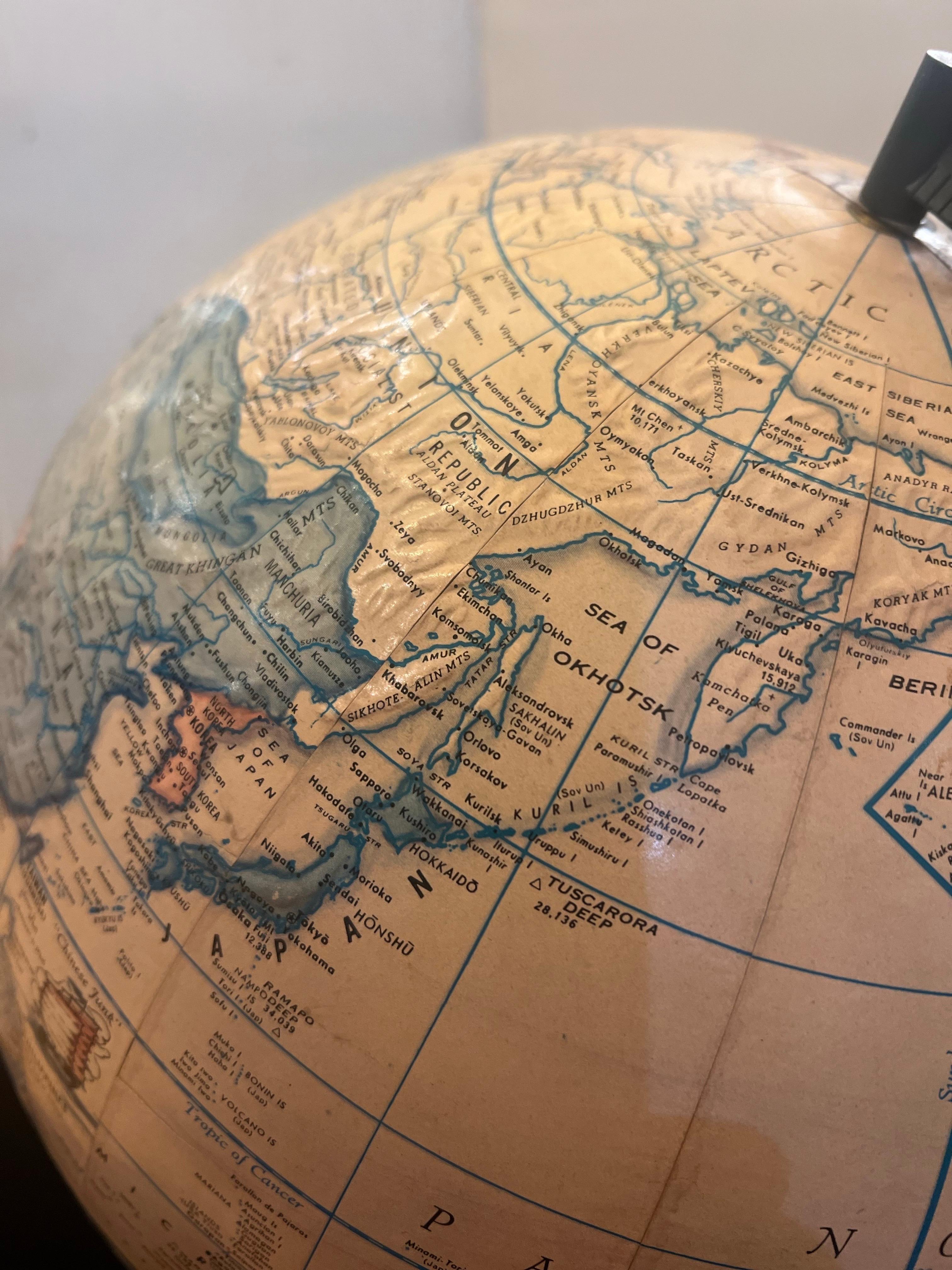20ième siècle globe d'art terrestre américain indexé du milieu du siècle dernier de Rand McNally en vente