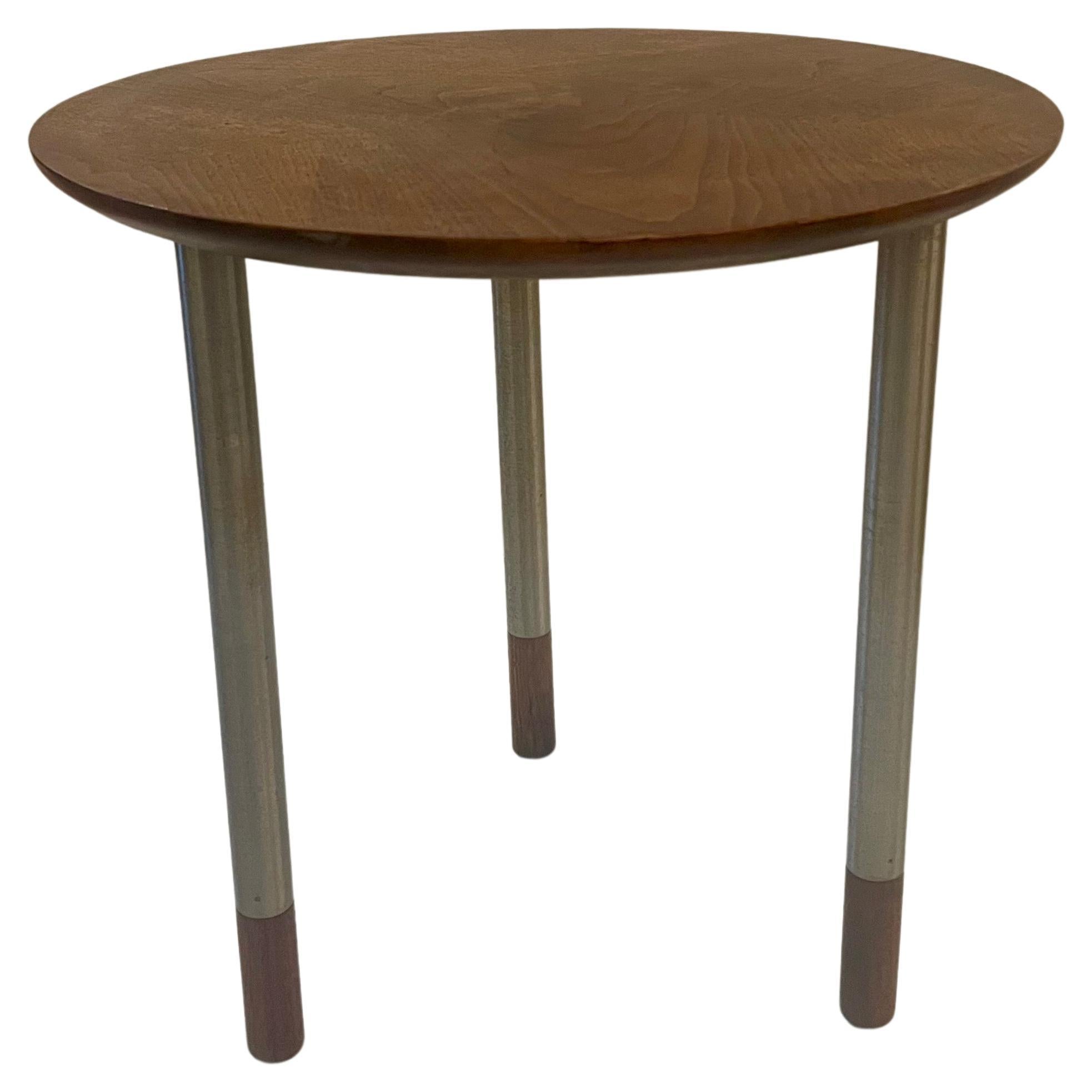 American Mid Century Rare 3 Legged Cocktail End Table  In Good Condition For Sale In San Diego, CA