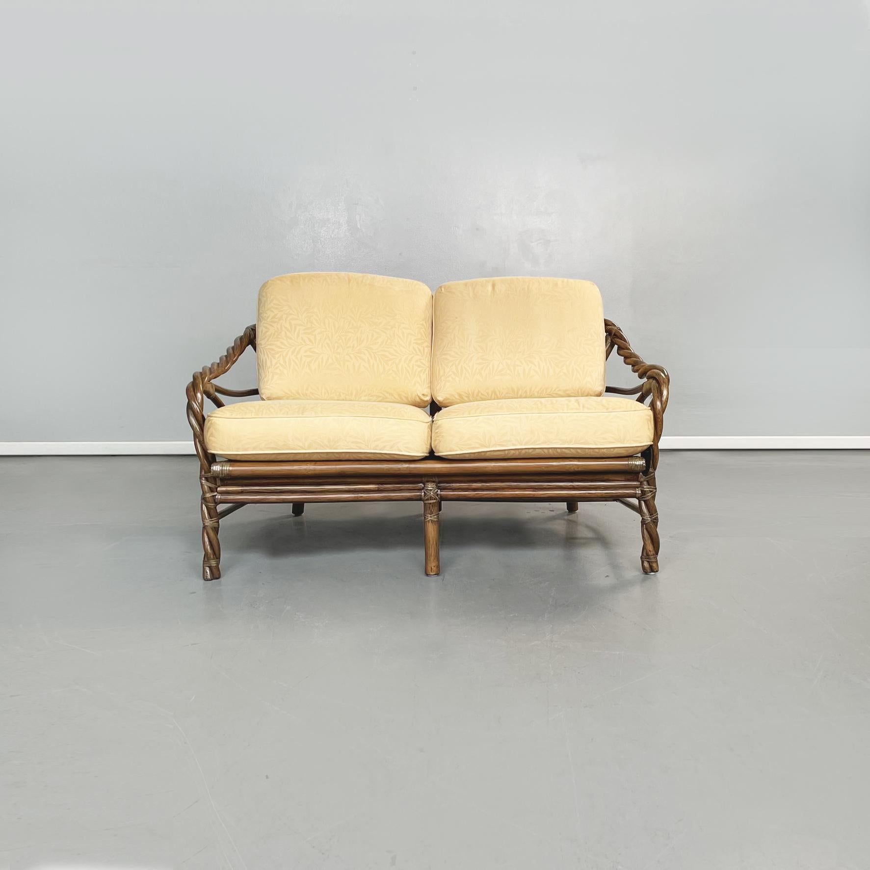 American mid-century Rattan and beige fabric sofa by McGuire Company, 1970s
Two seater sofa with rectangular seat in rattan. The structure is in rattan woven with leather laces. On the seat, as on the back, there are two padded cushions covered in