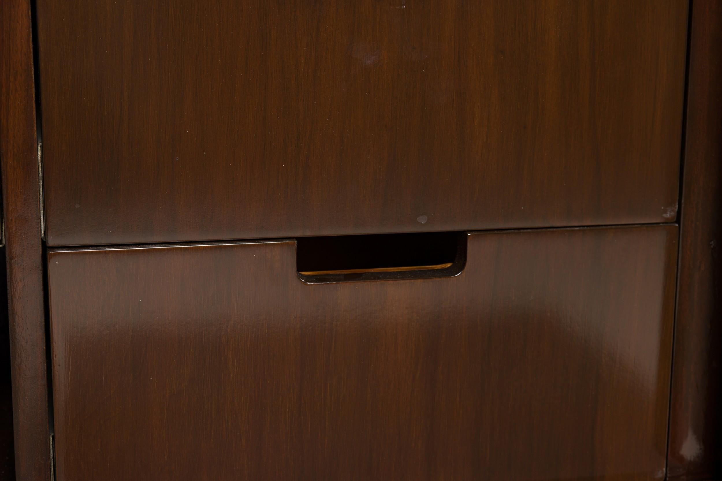Credenza americana di metà secolo Renzo Rutili in noce e rame in vendita 4