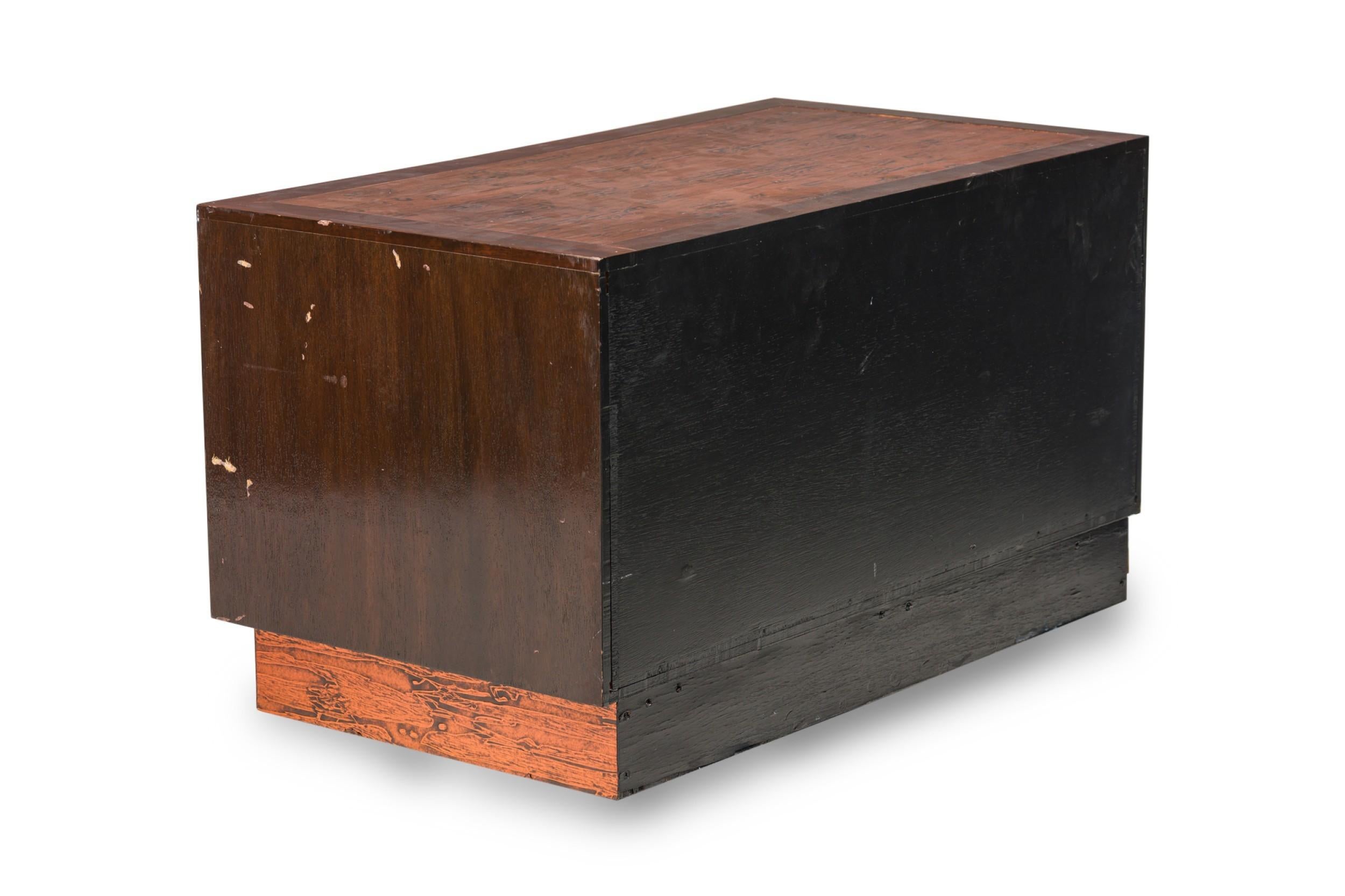 Americano Credenza americana di metà secolo Renzo Rutili in noce e rame in vendita
