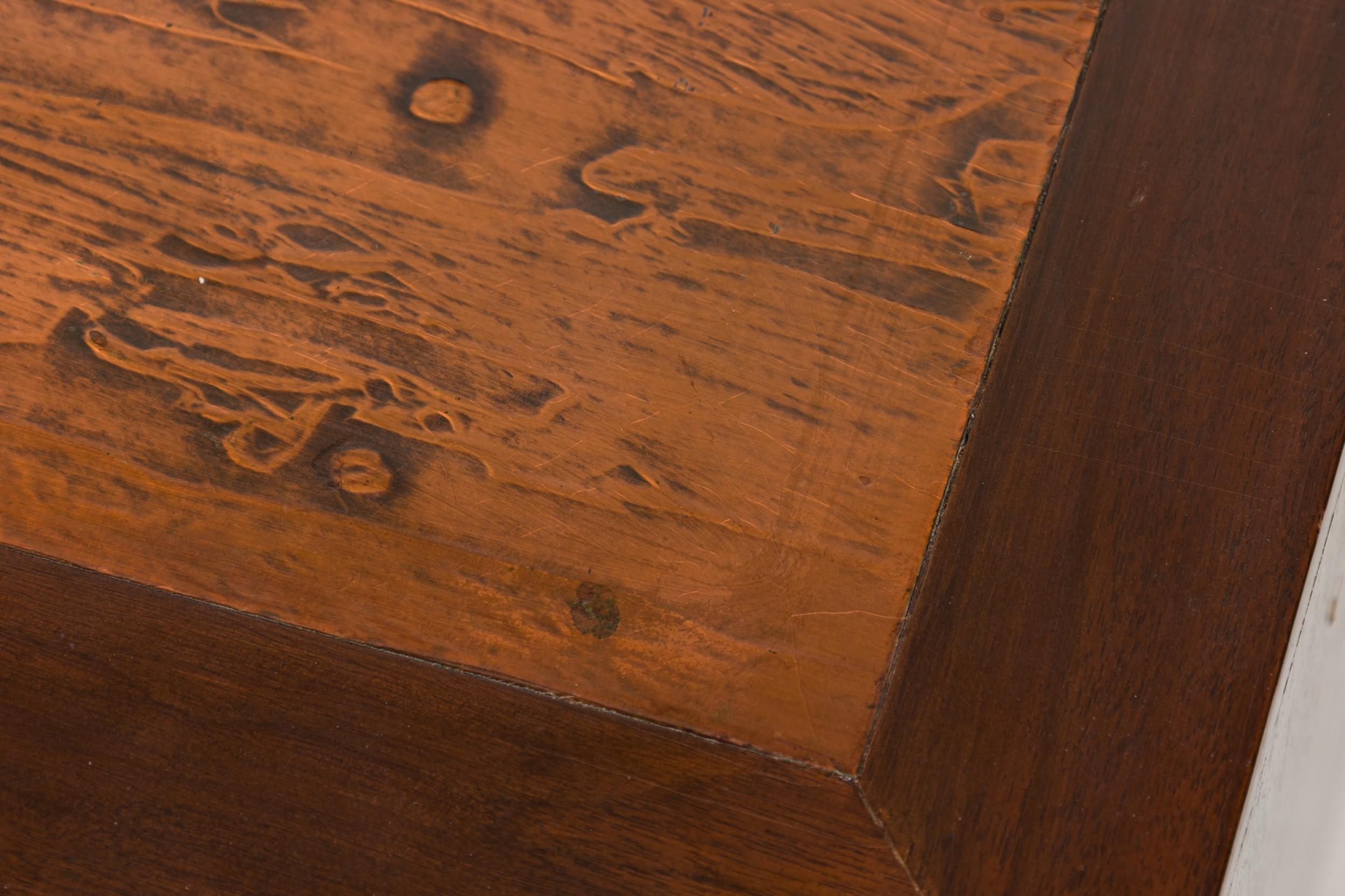 Noce Credenza americana di metà secolo Renzo Rutili in noce e rame in vendita