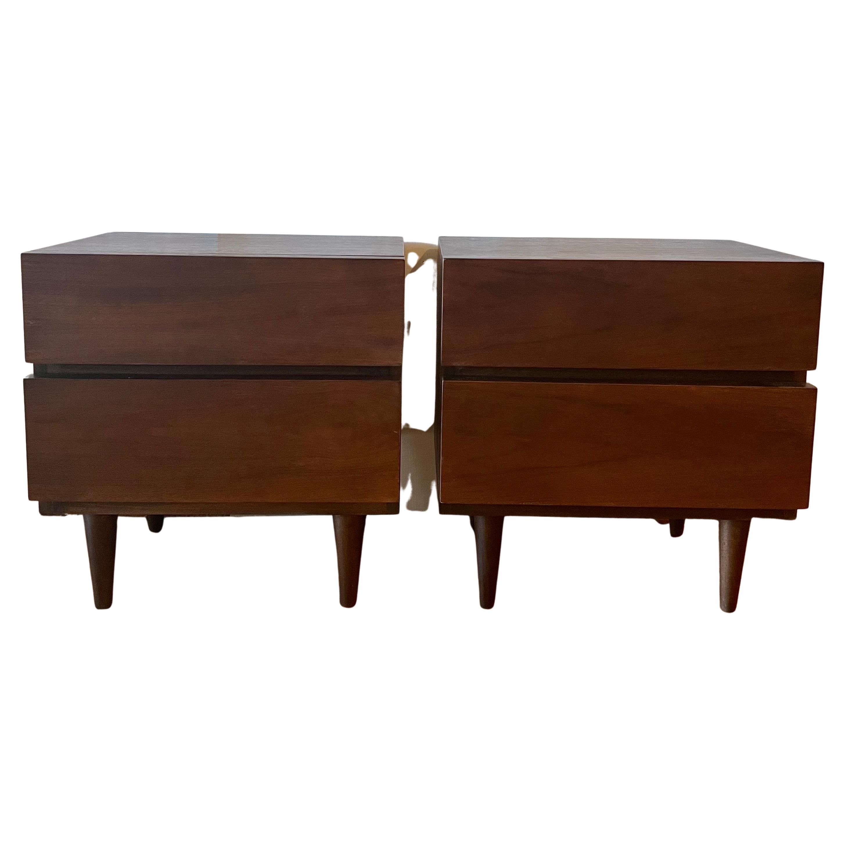 Pair of mid-century American modern walnut block front nightstands end tables, freshly refinished beautiful lines, and good looking.