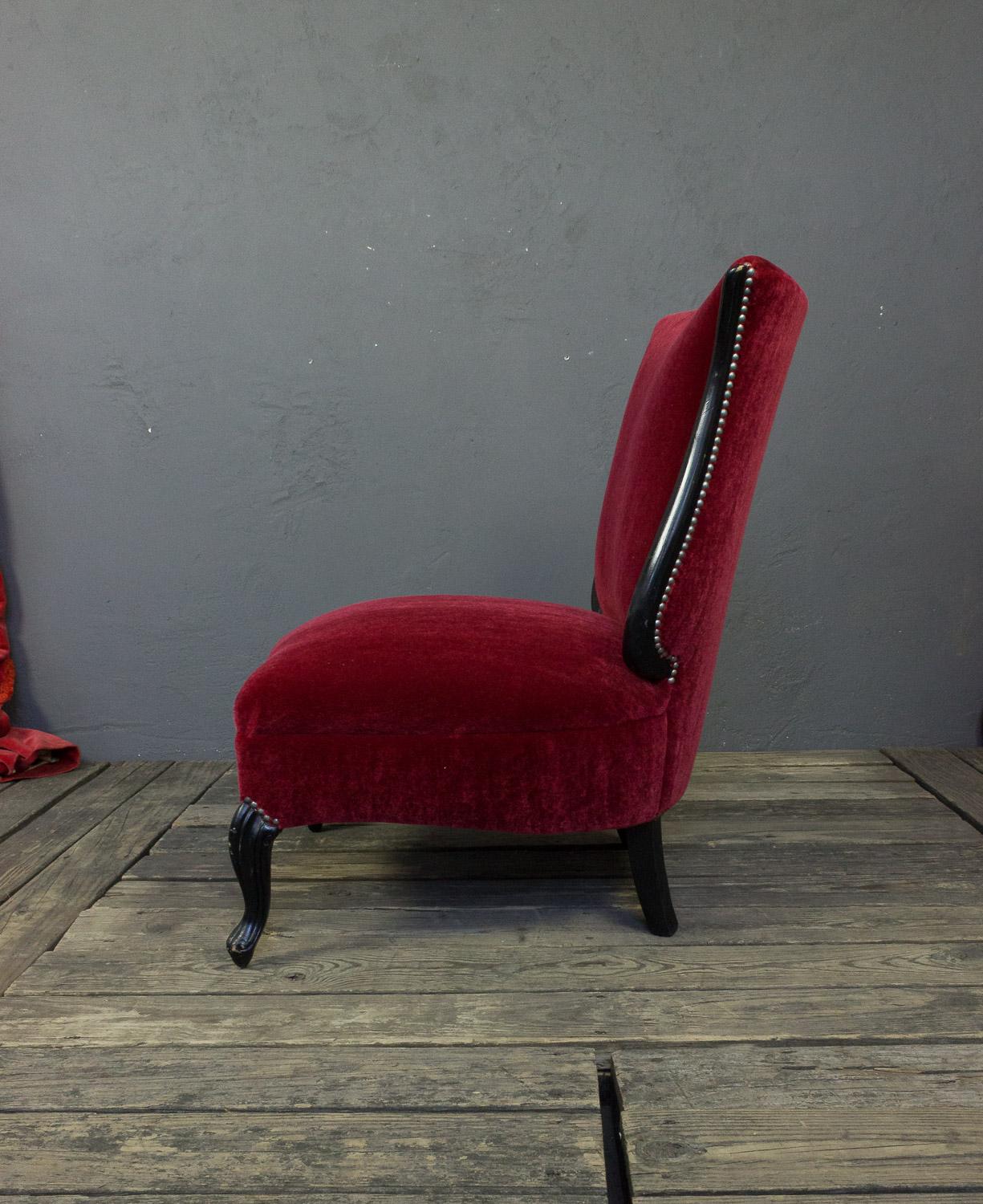 American Mid-Century Scrolled Leg Slipper Chair For Sale 4