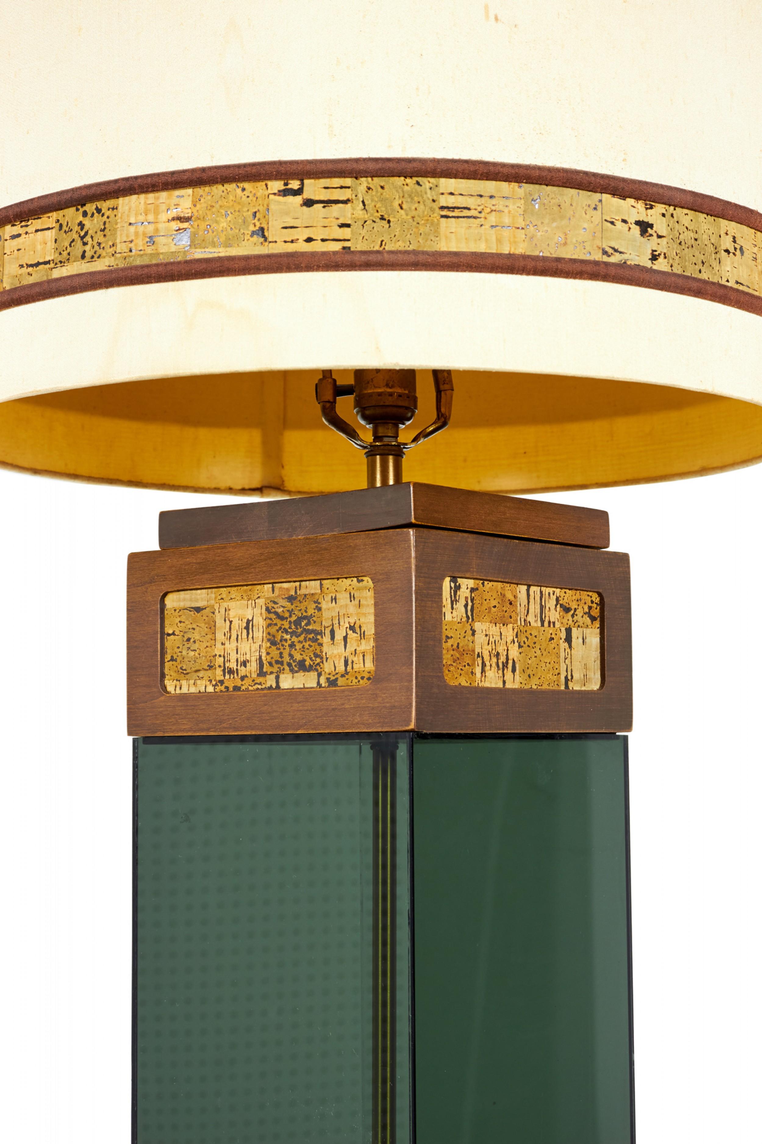 Lampe de table américaine du milieu du siècle dernier en verre fumé et liège en vente 4