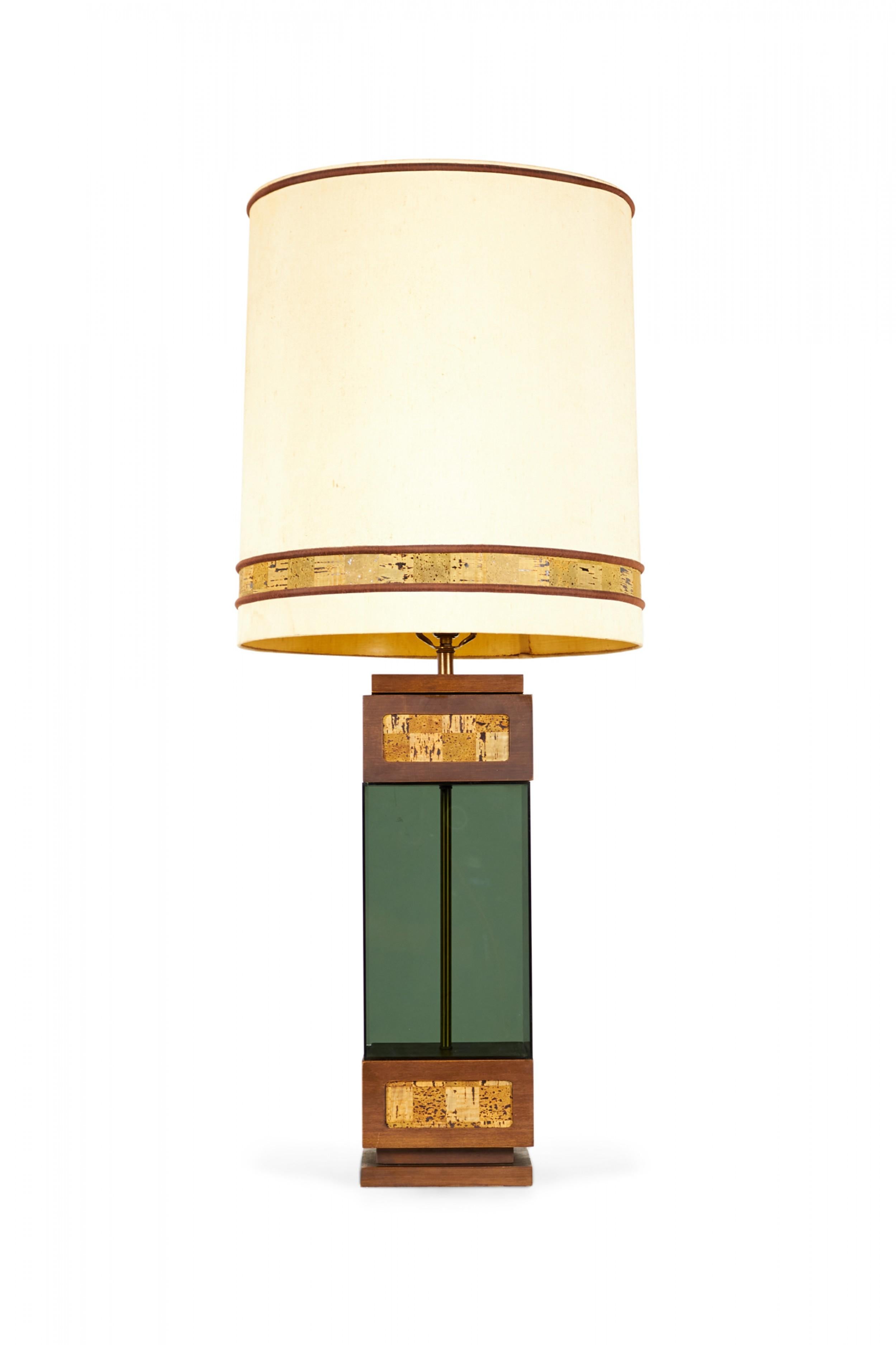 20ième siècle Lampe de table américaine du milieu du siècle dernier en verre fumé et liège en vente