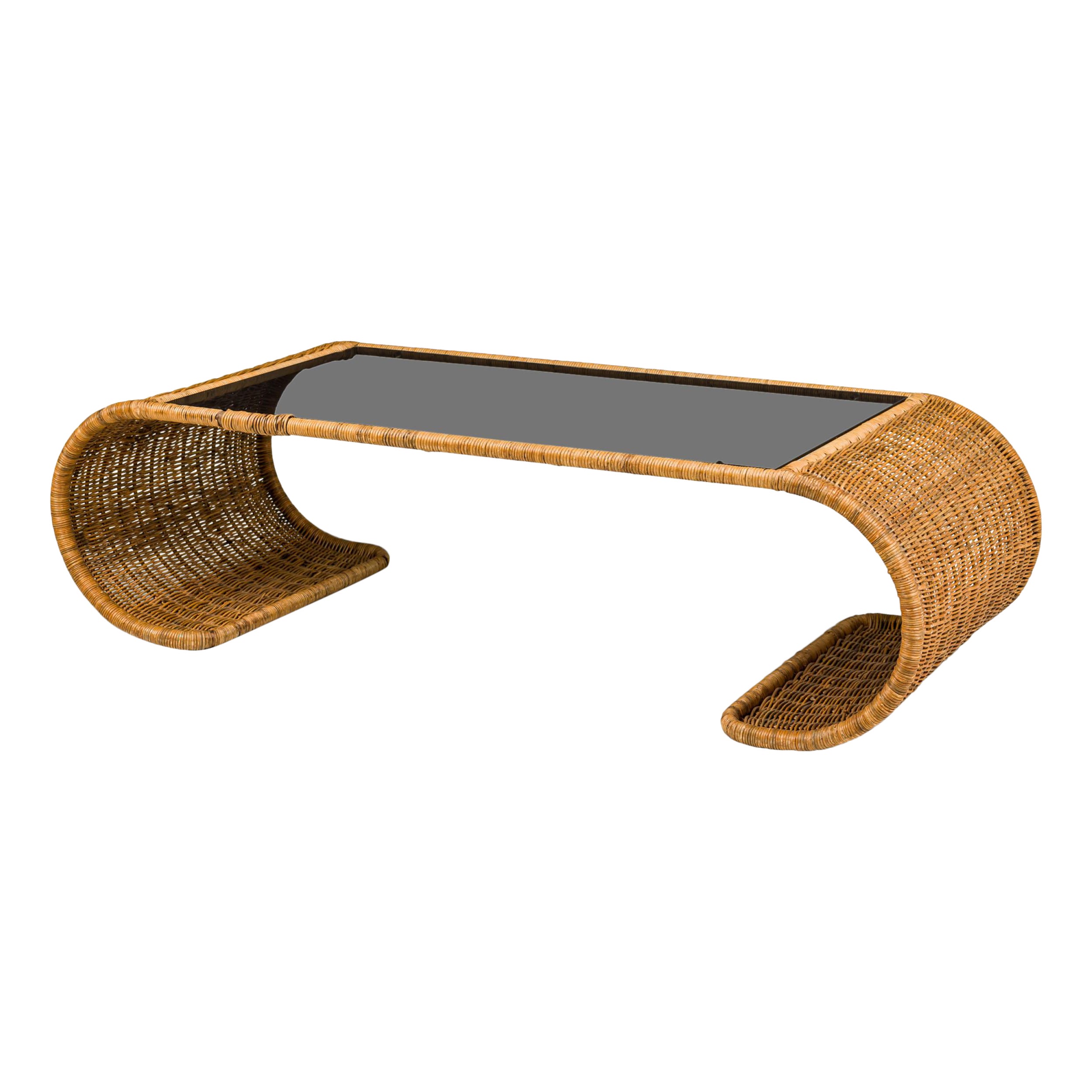 Mesa de Cocktail Americana de Mitad de Siglo de Cristal Ahumado y Mimbre con Bordes en Cascada en venta