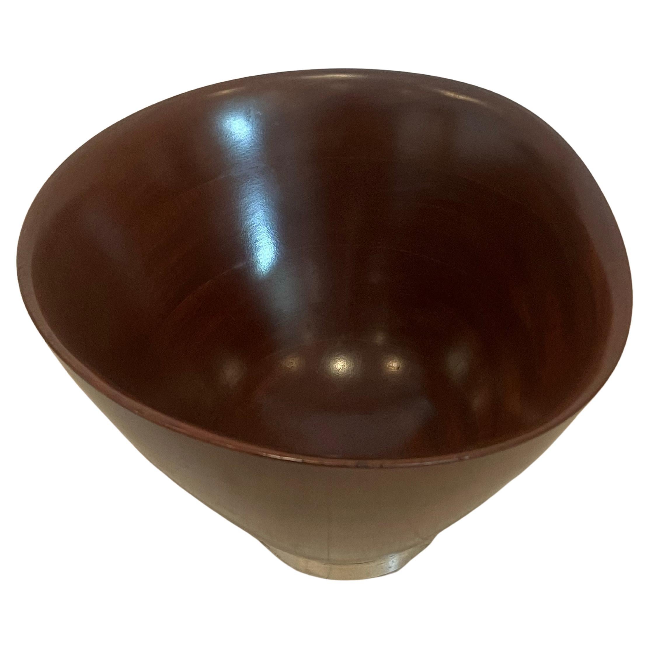 Gran centro de mesa de caoba maciza torneada a mano con base de esterlina , hermosa pieza en acabado original muy limpia parece nunca usada reatins etiqueta y base su marcada un hallazgo raro . forma biomorfa de forma libre .