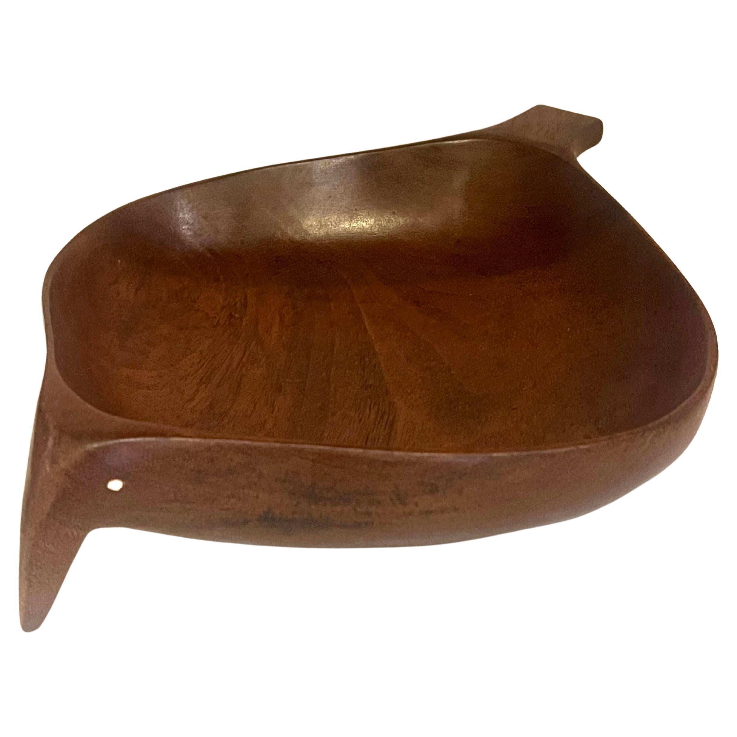 Amerikanische Mitte des Jahrhunderts massivem Nussbaum Rare Bird Dekorative Catch it all Bowl (20. Jahrhundert) im Angebot