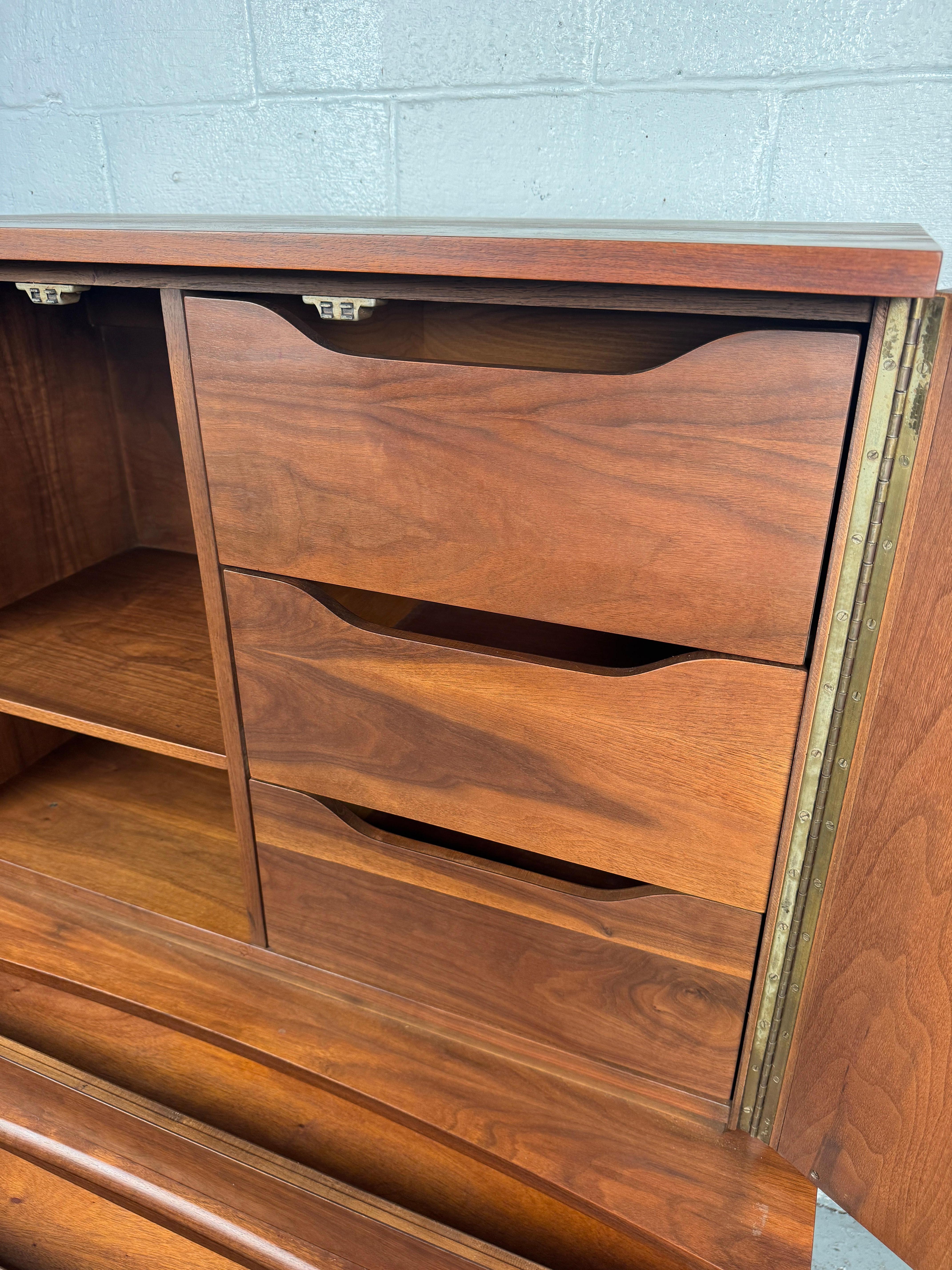 American Mid-Century Walnut Highboy by Young Manufacturing For Sale 5