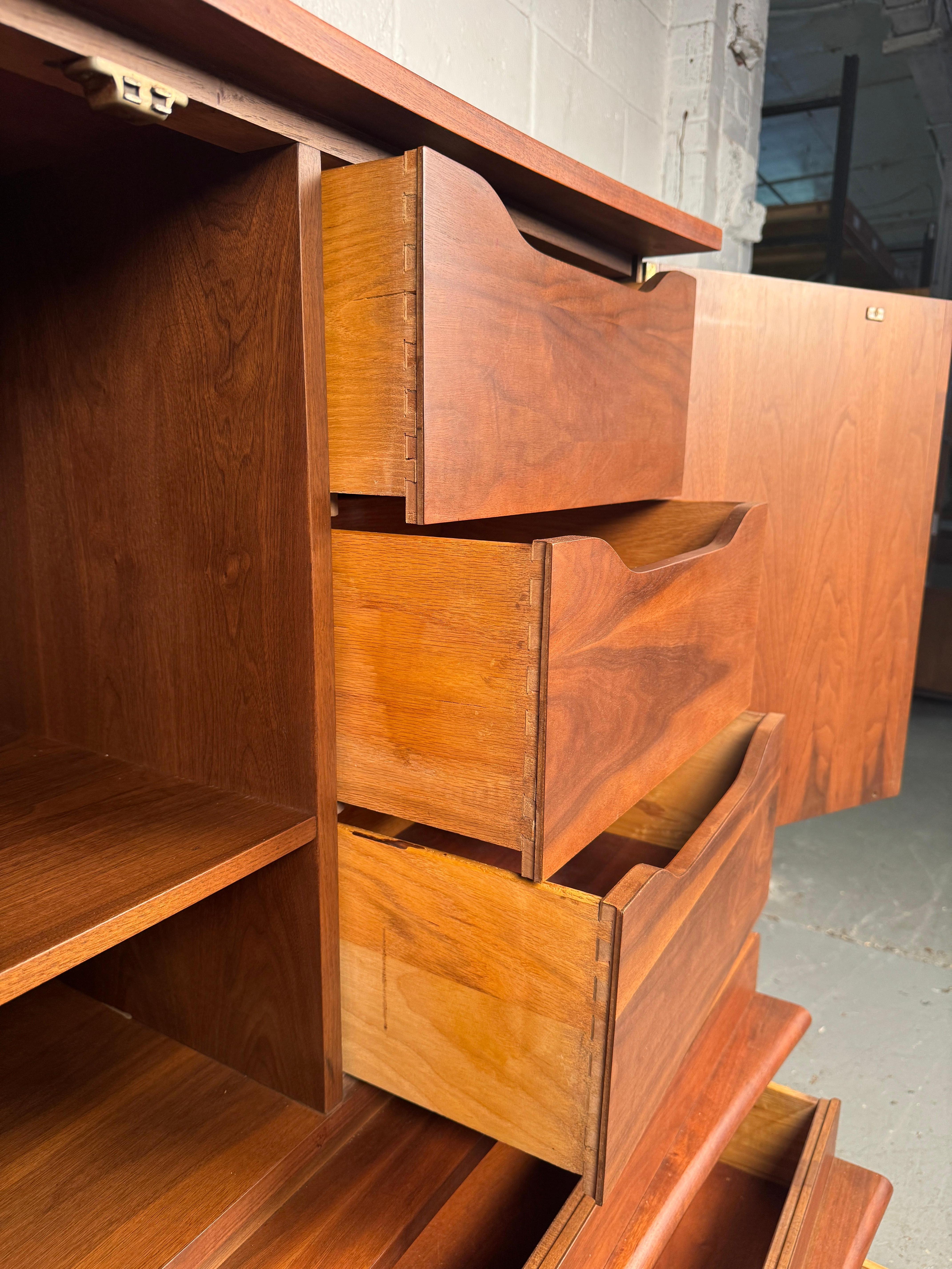 American Mid-Century Walnut Highboy by Young Manufacturing For Sale 6